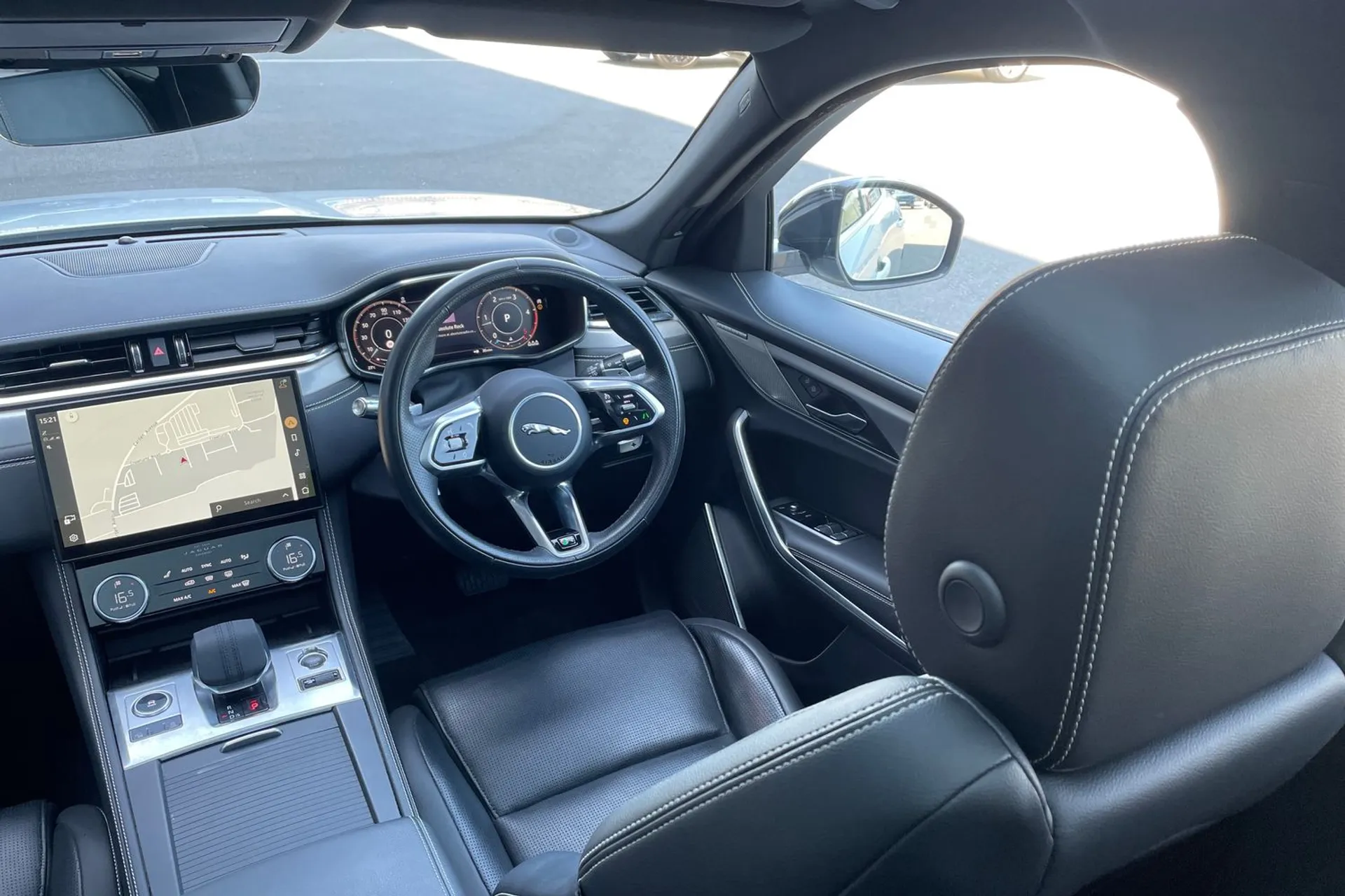 Jaguar F-PACE thumbnail image number 52