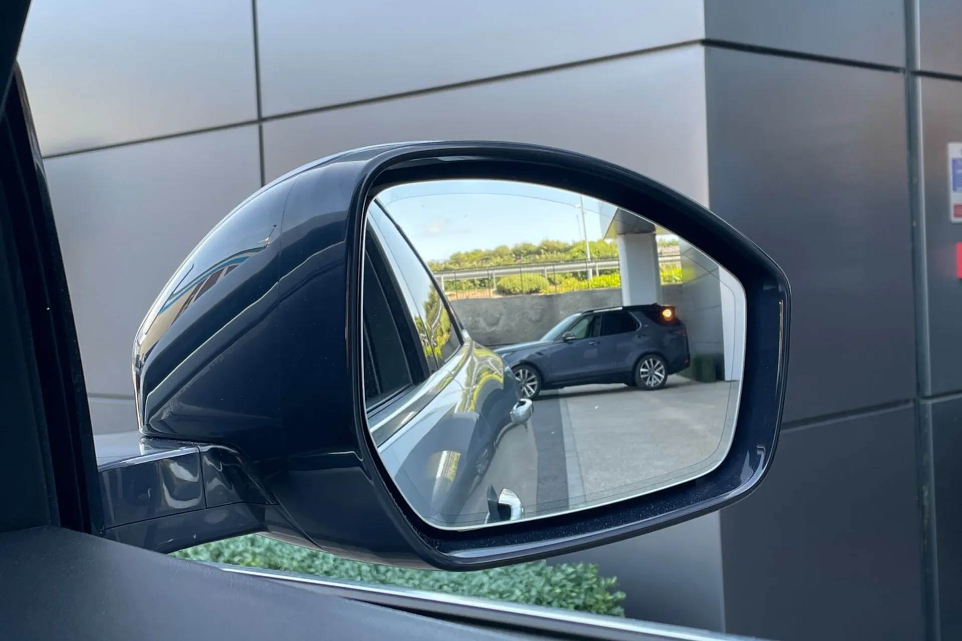 Jaguar F-PACE thumbnail image number 8