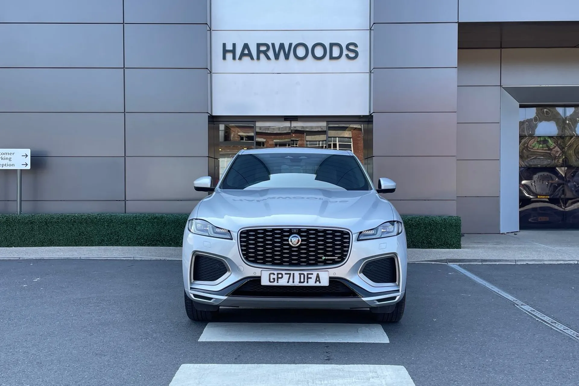 Jaguar F-PACE thumbnail image number 15