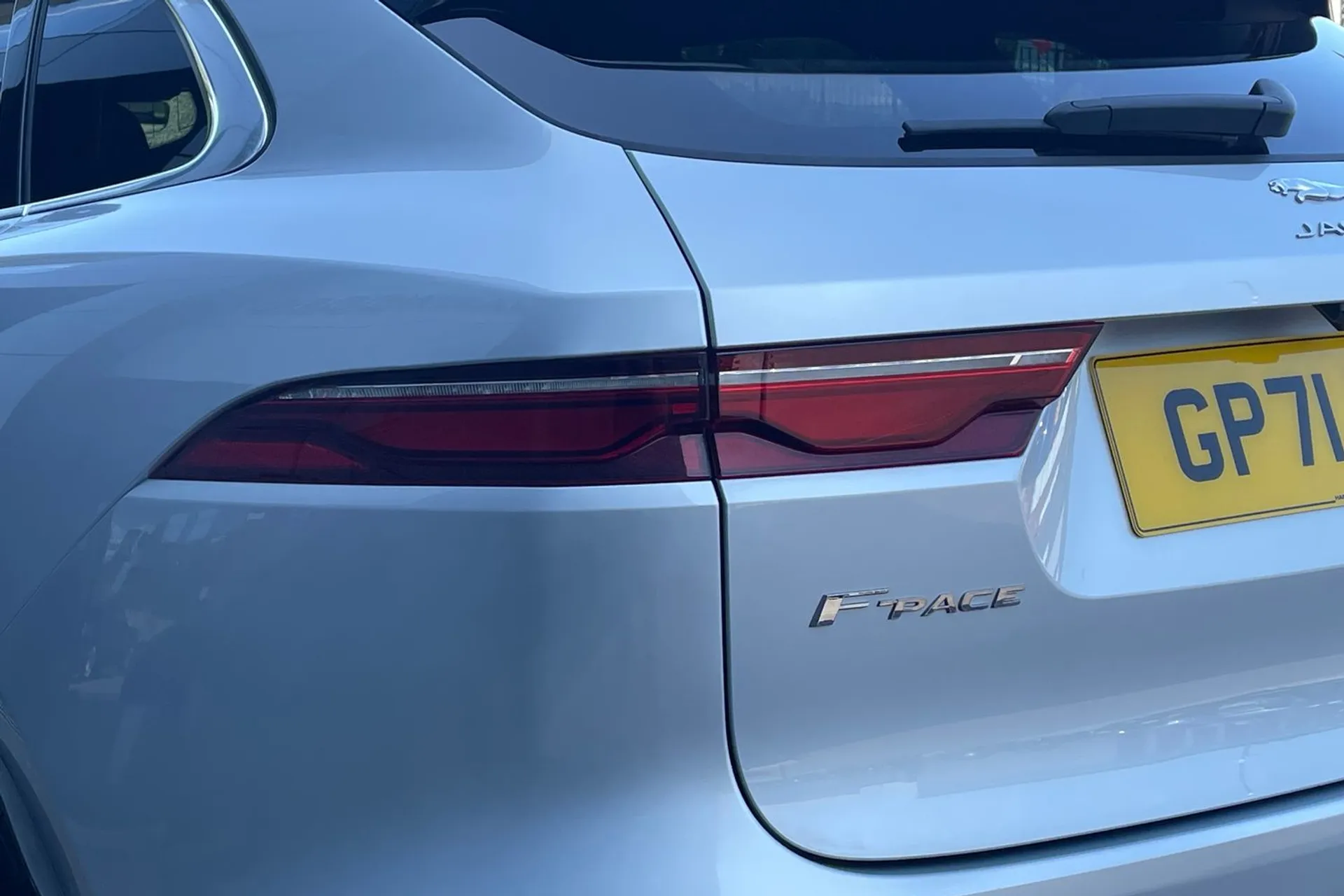 Jaguar F-PACE thumbnail image number 38