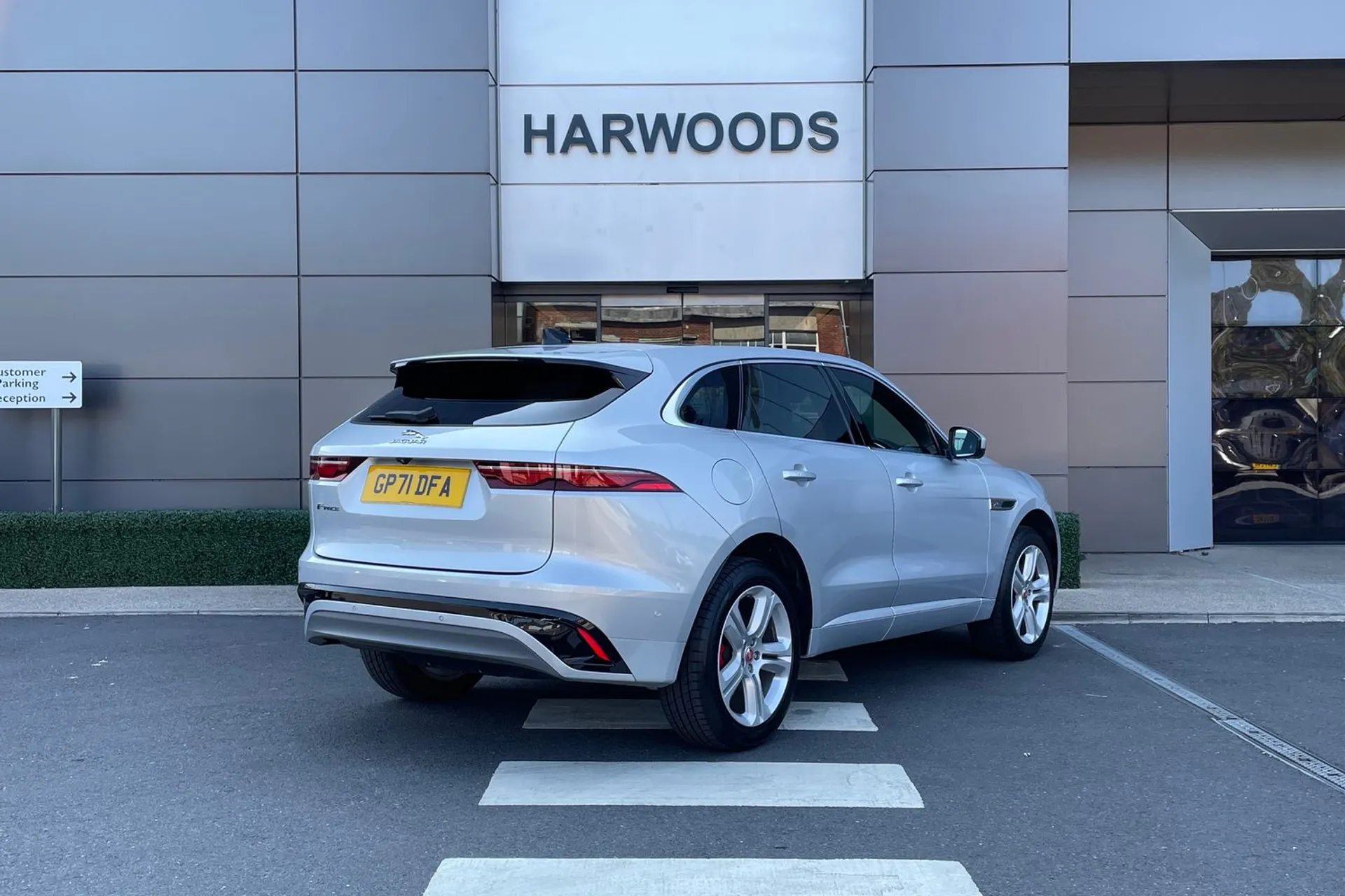 Jaguar F-PACE thumbnail image number 6