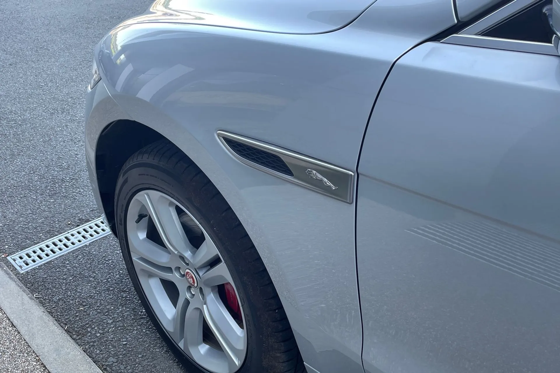 Jaguar F-PACE thumbnail image number 21