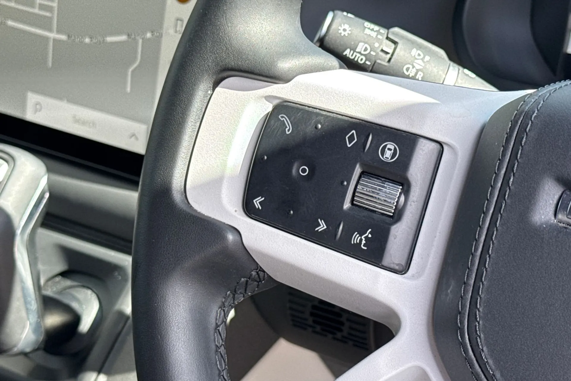 LAND ROVER Defender 90 thumbnail image number 41