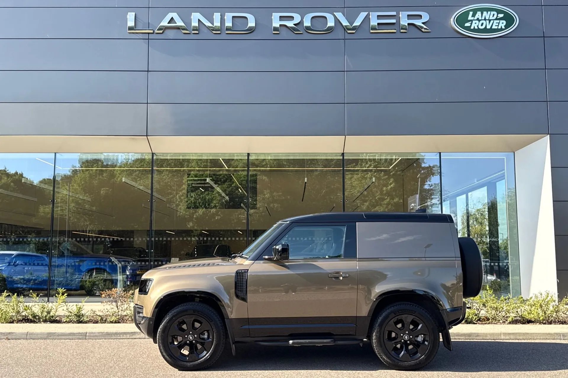 LAND ROVER Defender 90 thumbnail image number 11
