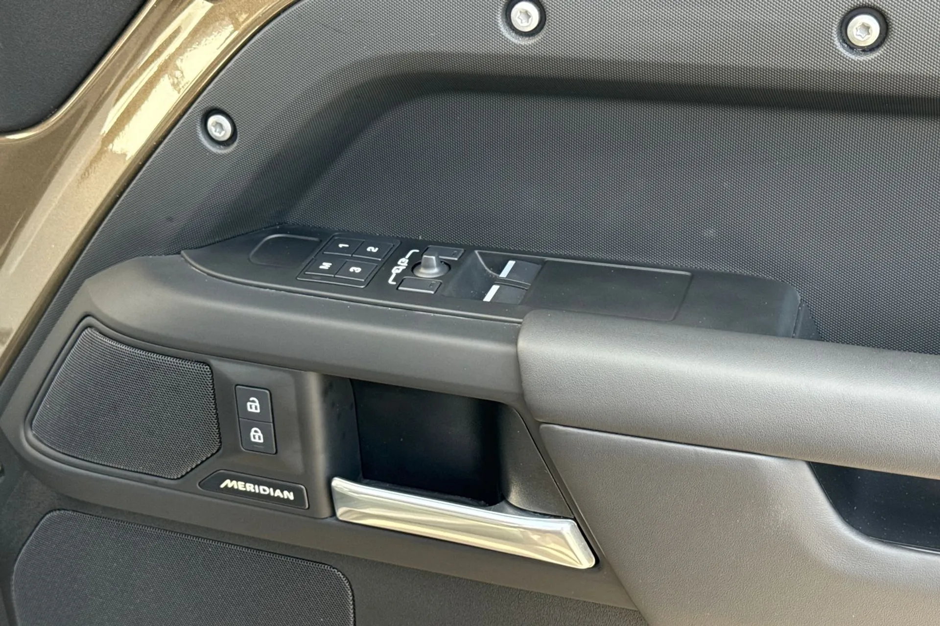 LAND ROVER Defender 90 thumbnail image number 28