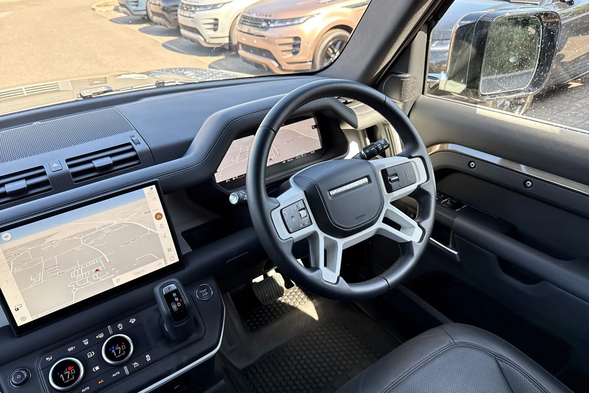 LAND ROVER Defender 90 thumbnail image number 27