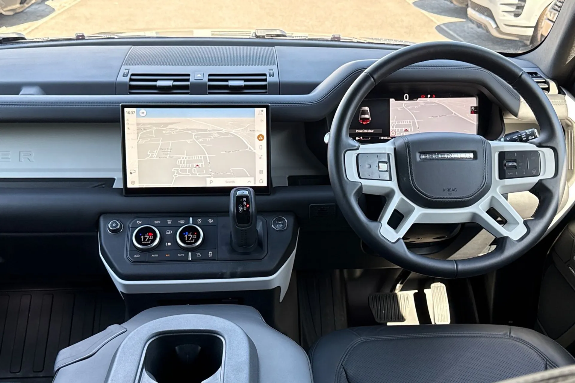 LAND ROVER Defender 90 thumbnail image number 26