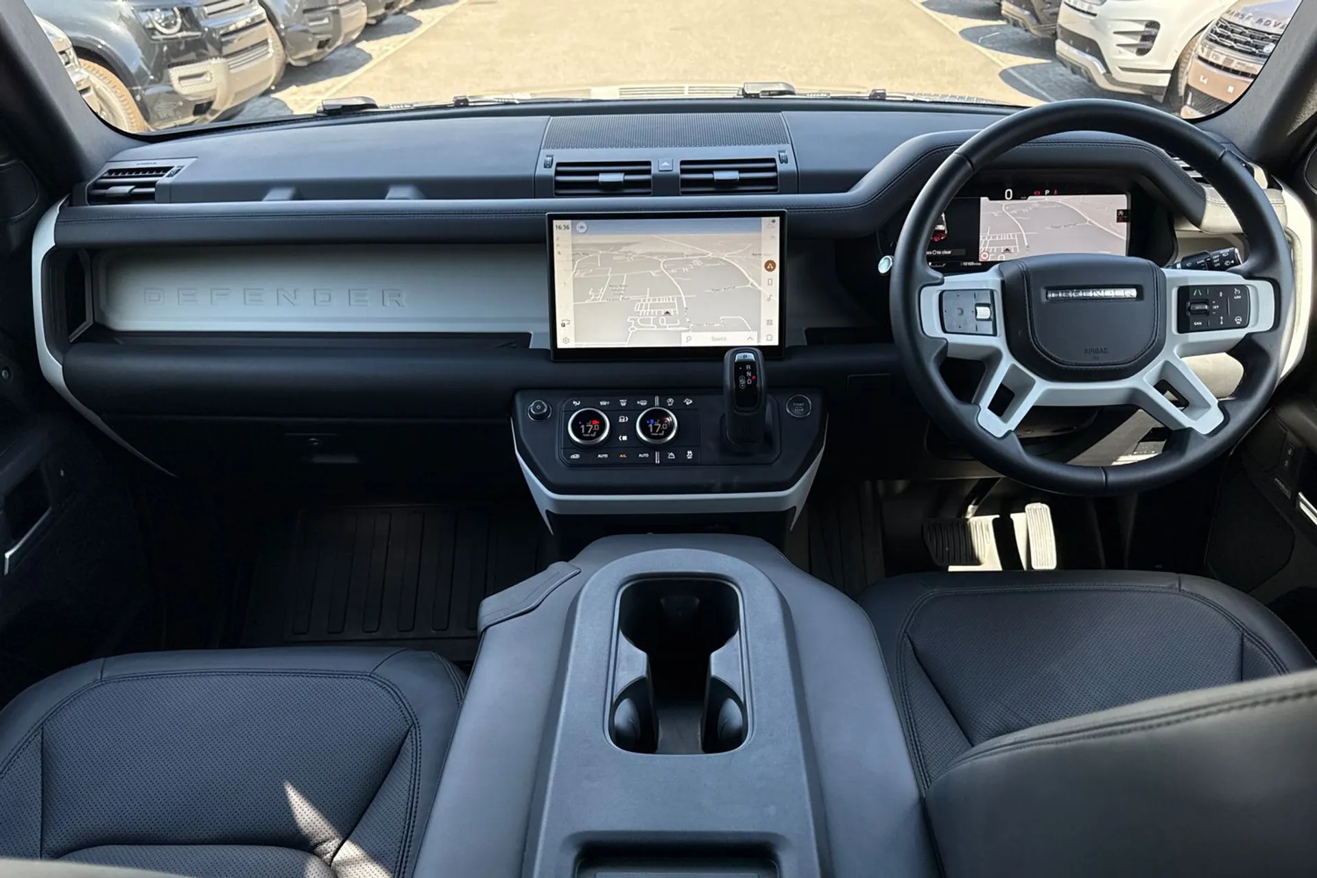 LAND ROVER Defender 90 thumbnail image number 3