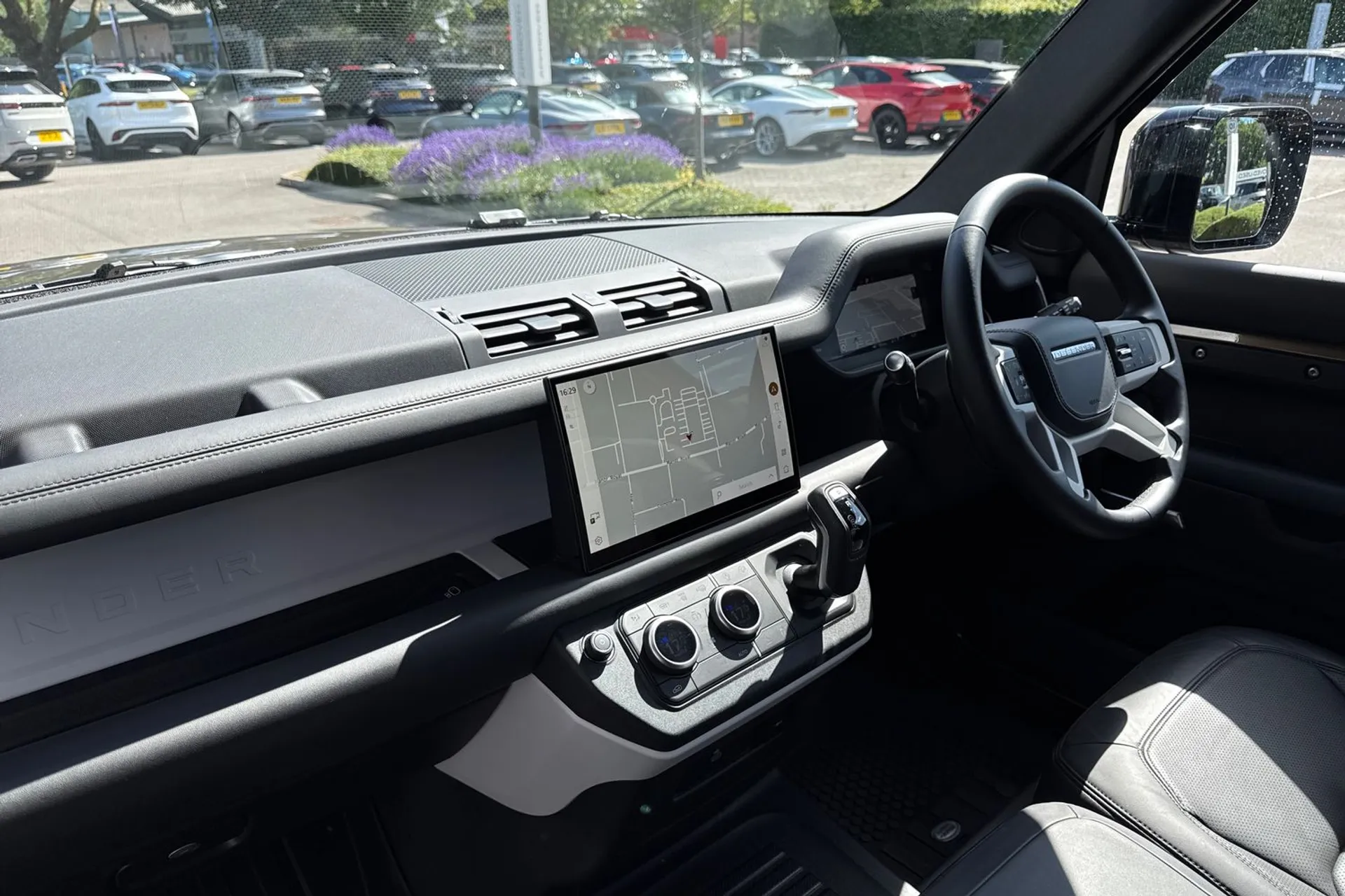 LAND ROVER Defender 90 thumbnail image number 39