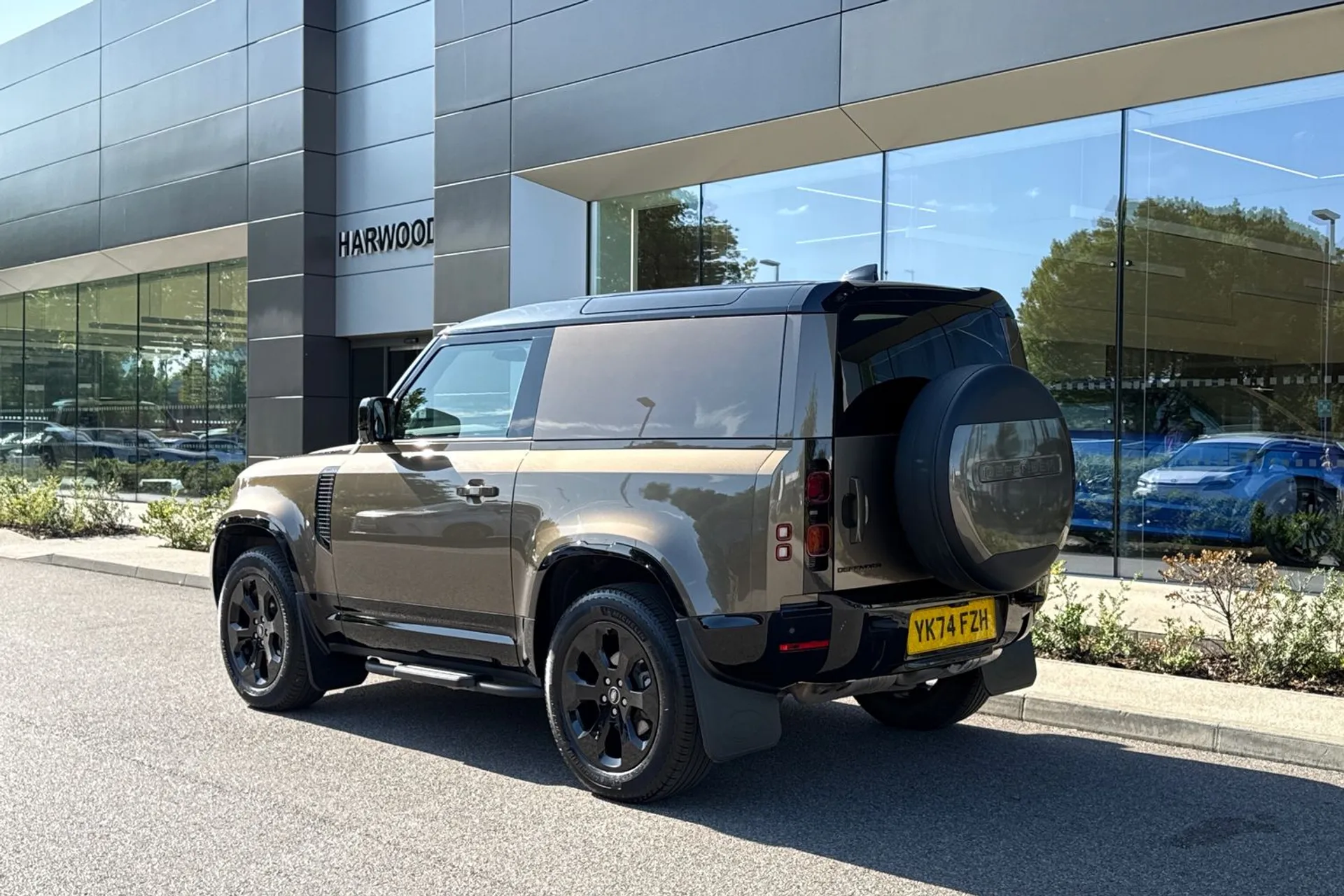 LAND ROVER Defender 90 thumbnail image number 15