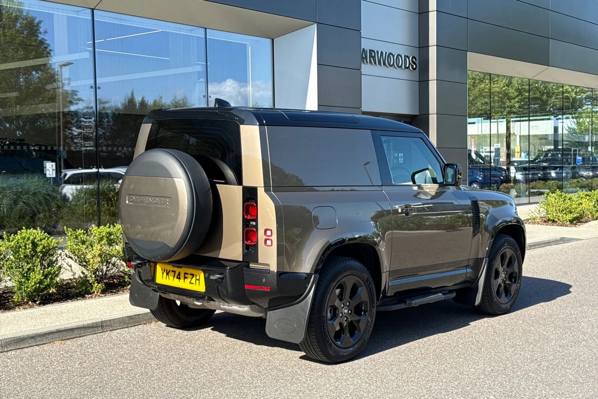 LAND ROVER Defender 90 thumbnail image number 13