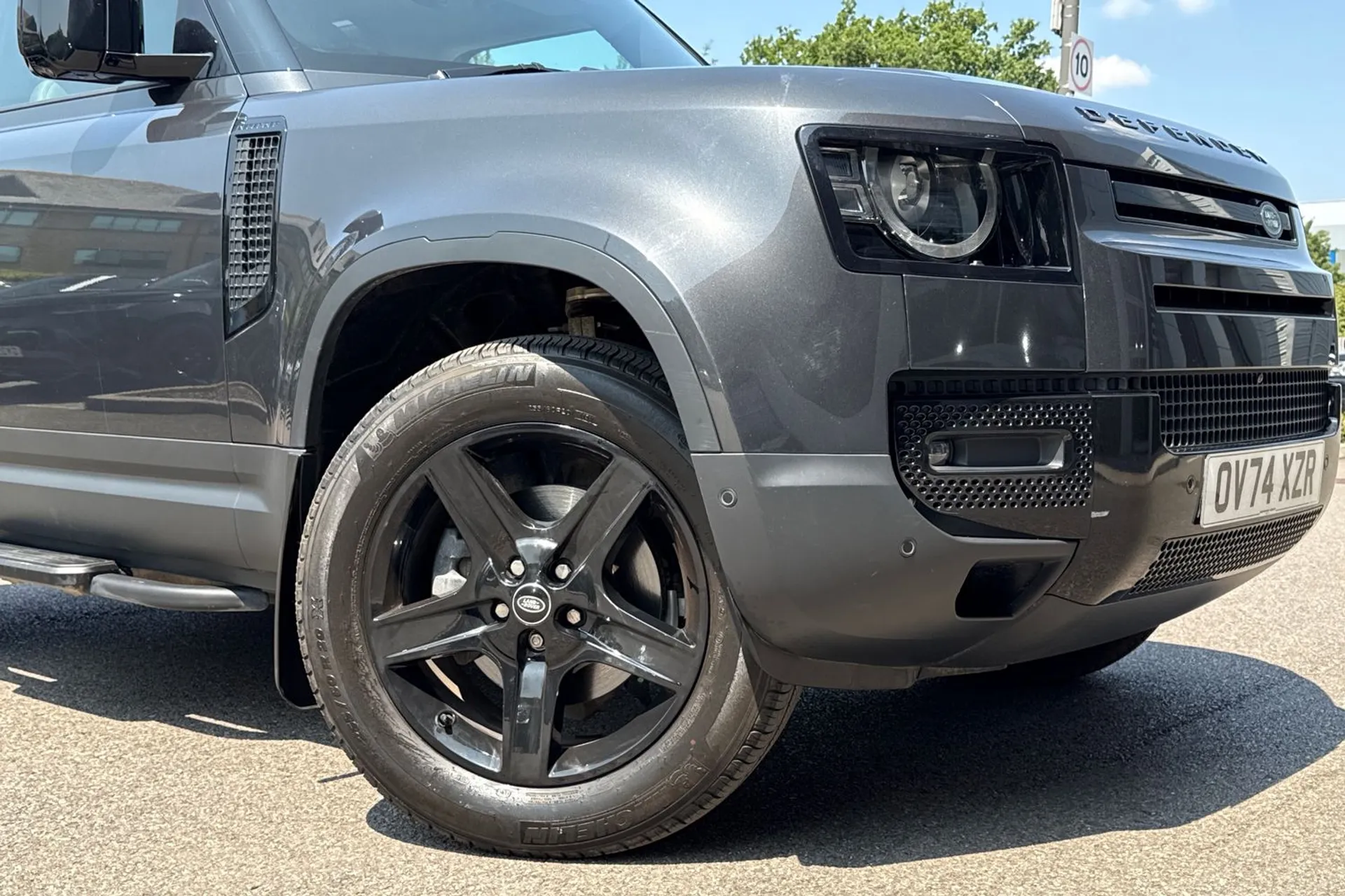 LAND ROVER DEFENDER thumbnail image number 9