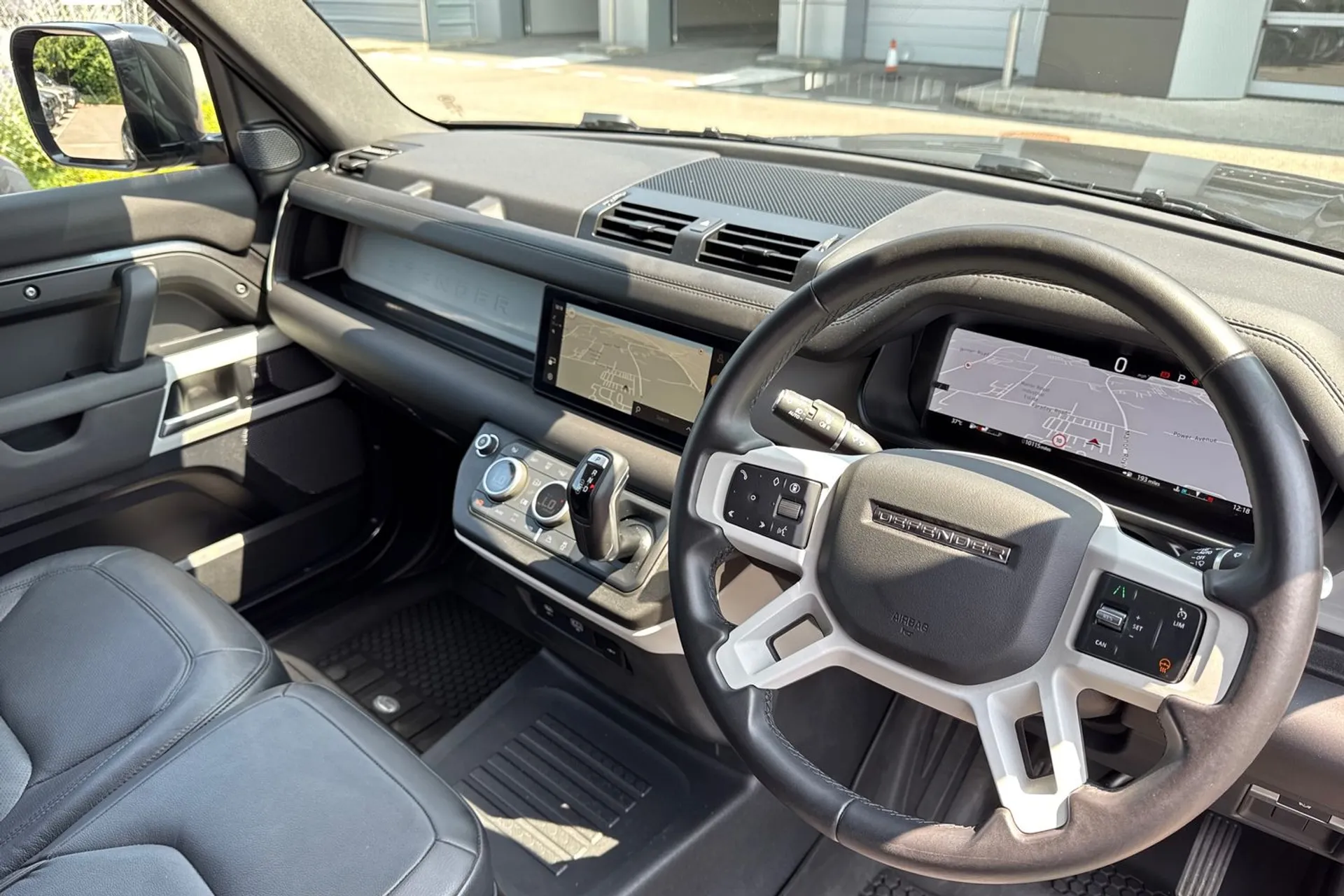 LAND ROVER DEFENDER thumbnail image number 37