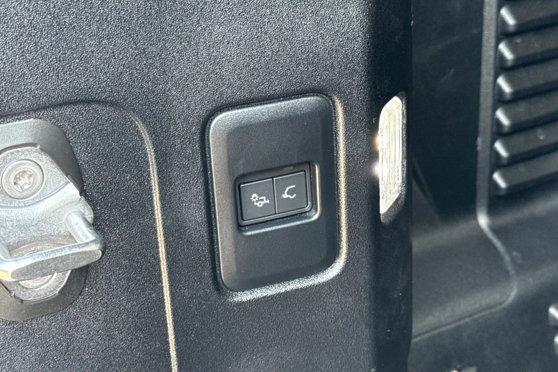 LAND ROVER DEFENDER thumbnail image number 48