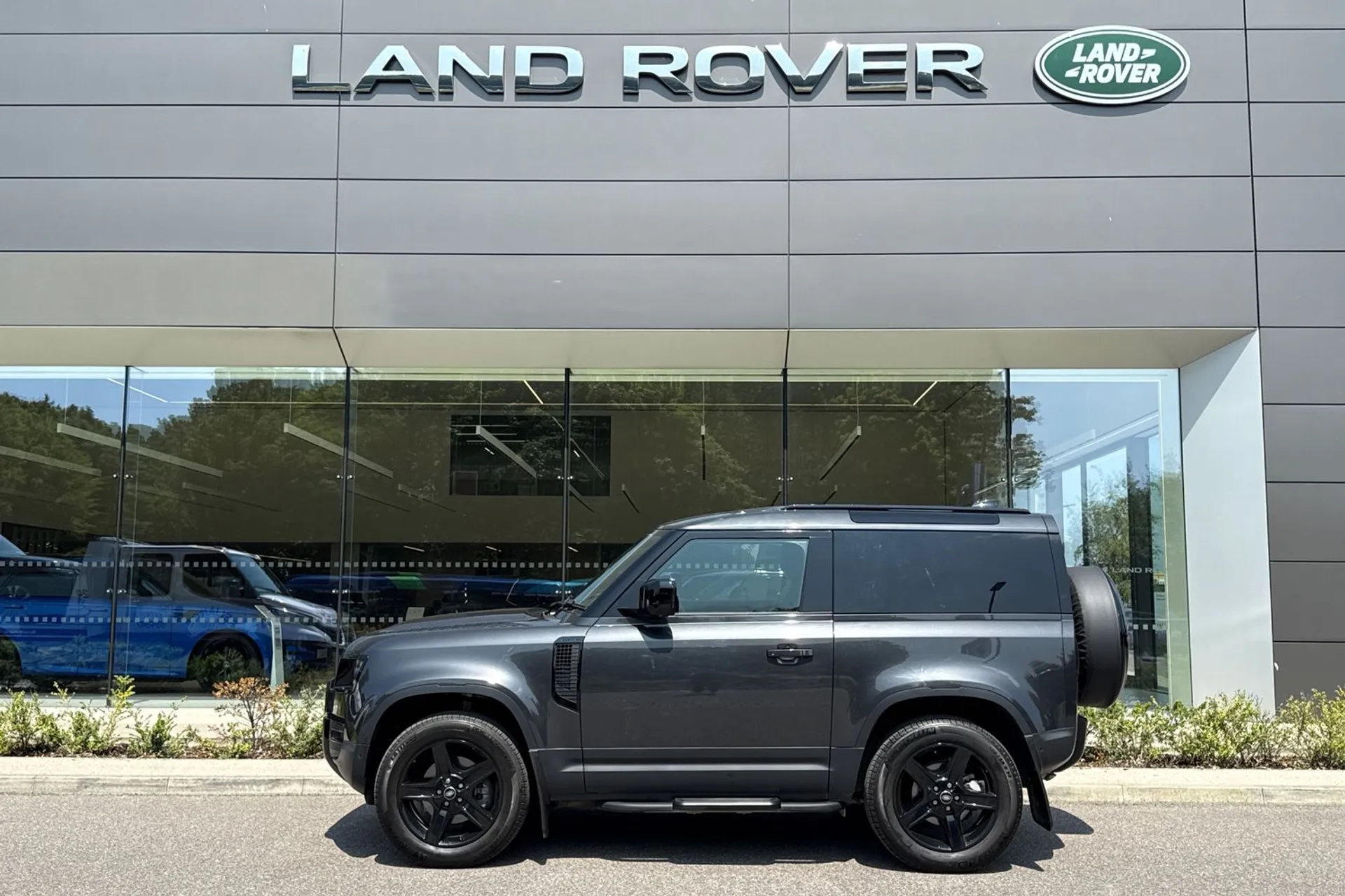 LAND ROVER DEFENDER thumbnail image number 8
