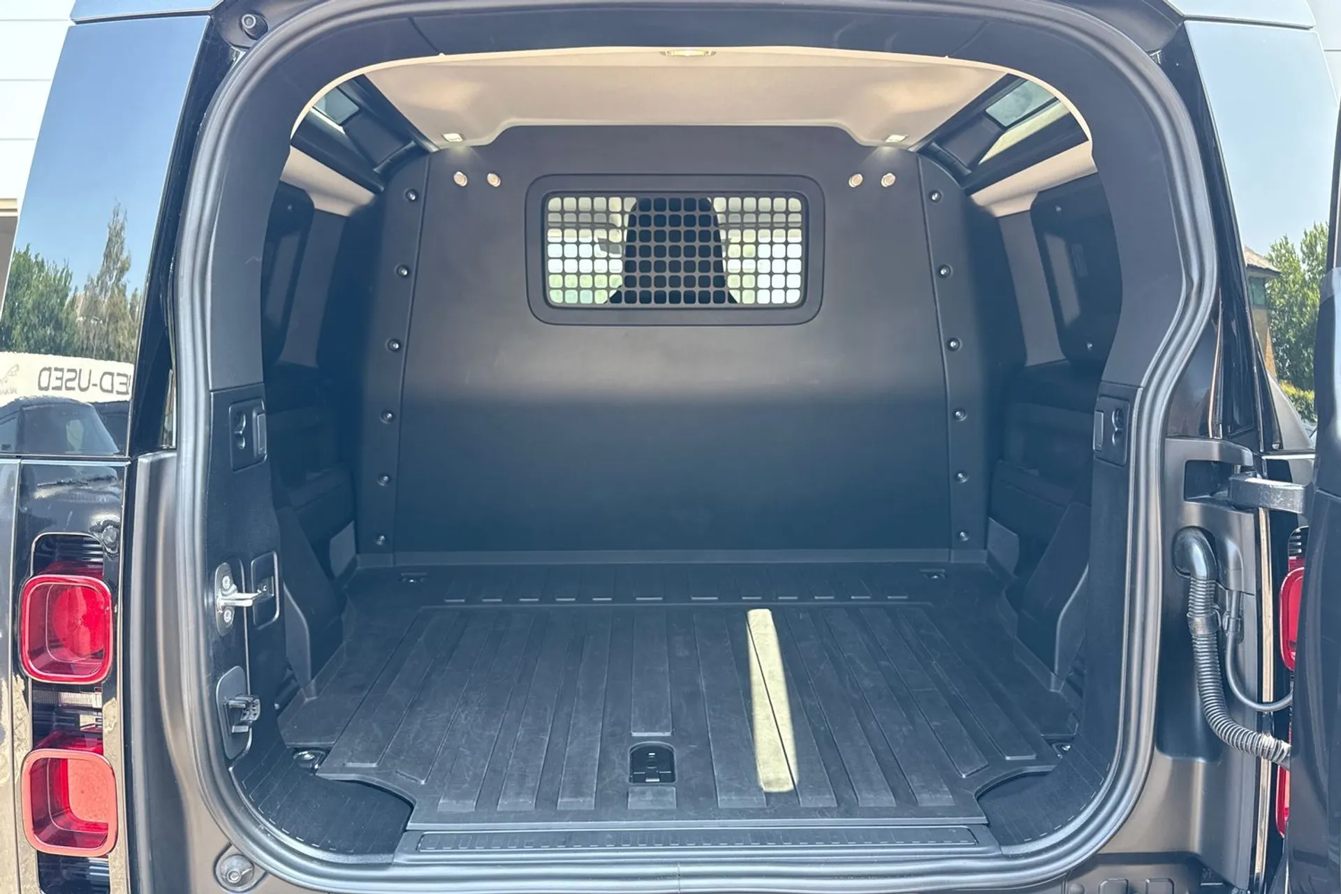 LAND ROVER DEFENDER thumbnail image number 29