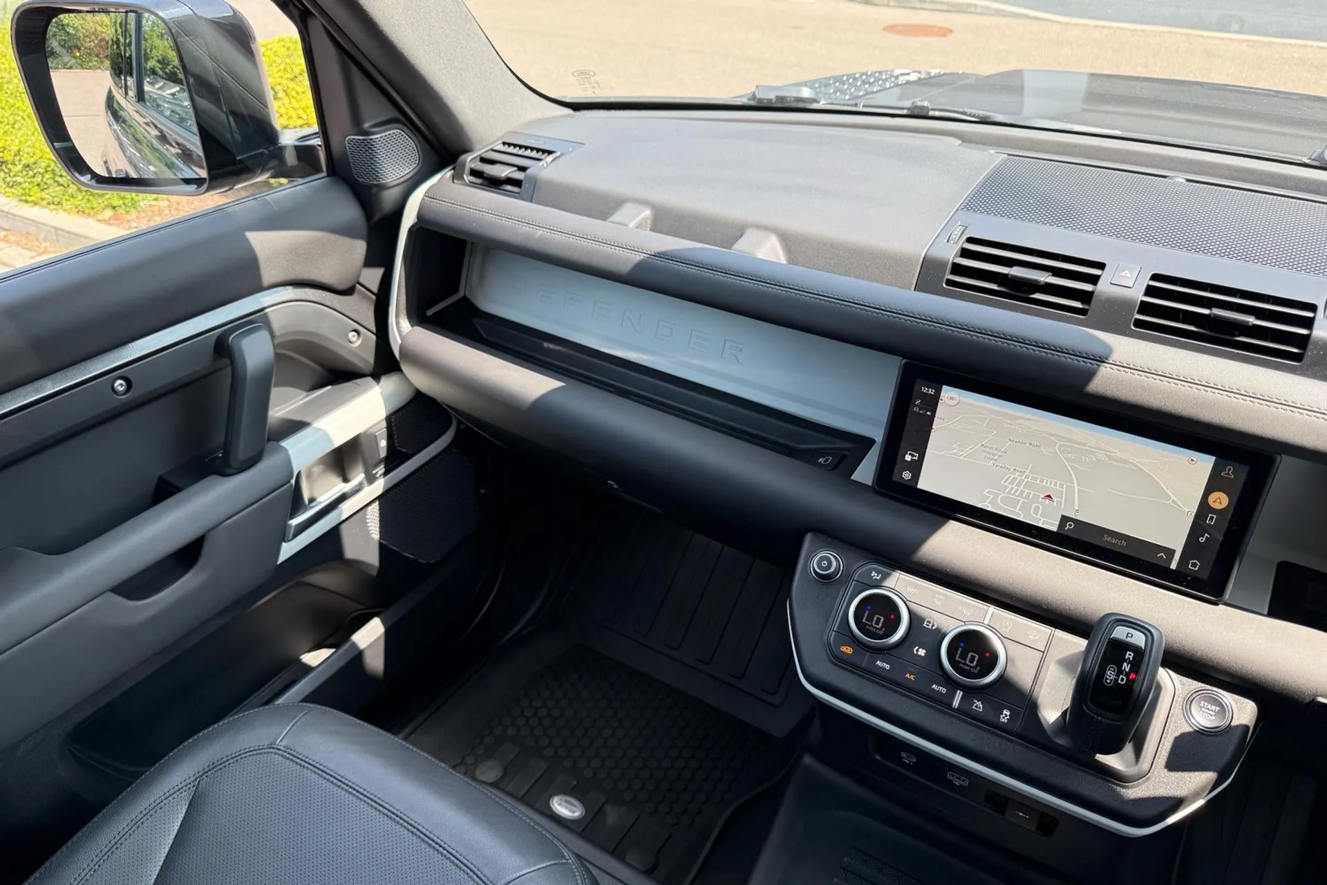 LAND ROVER DEFENDER thumbnail image number 16