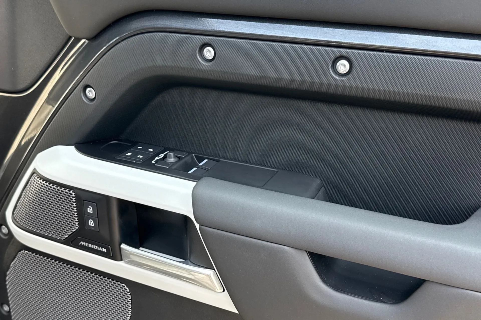 LAND ROVER DEFENDER thumbnail image number 20