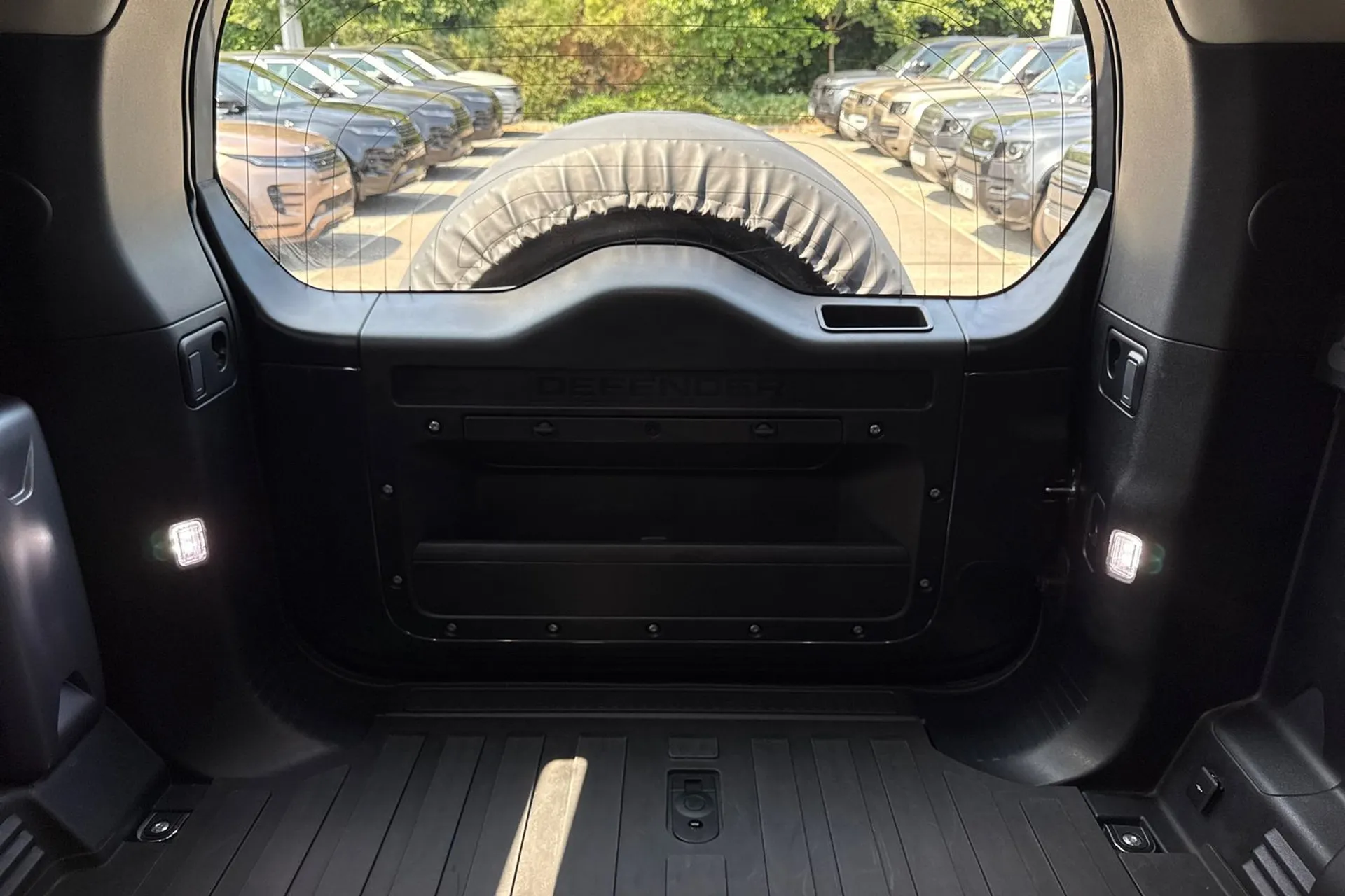 LAND ROVER DEFENDER thumbnail image number 24