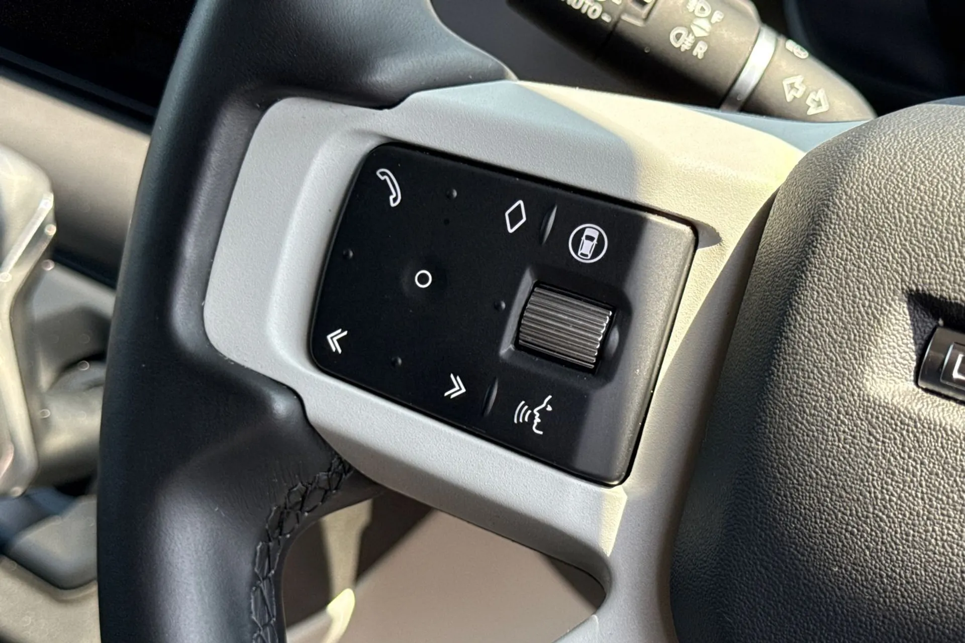 LAND ROVER DEFENDER thumbnail image number 41