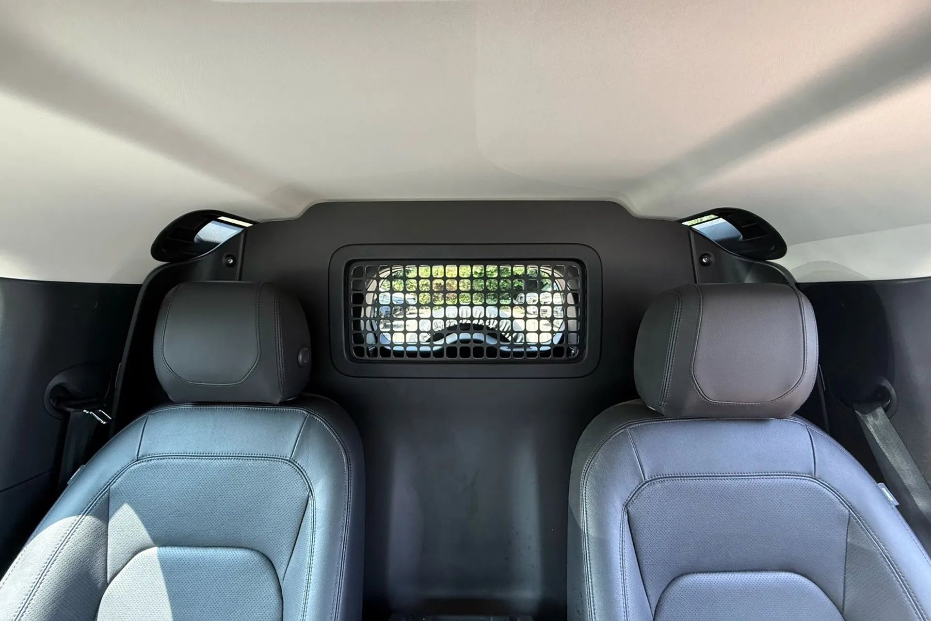 LAND ROVER DEFENDER thumbnail image number 22