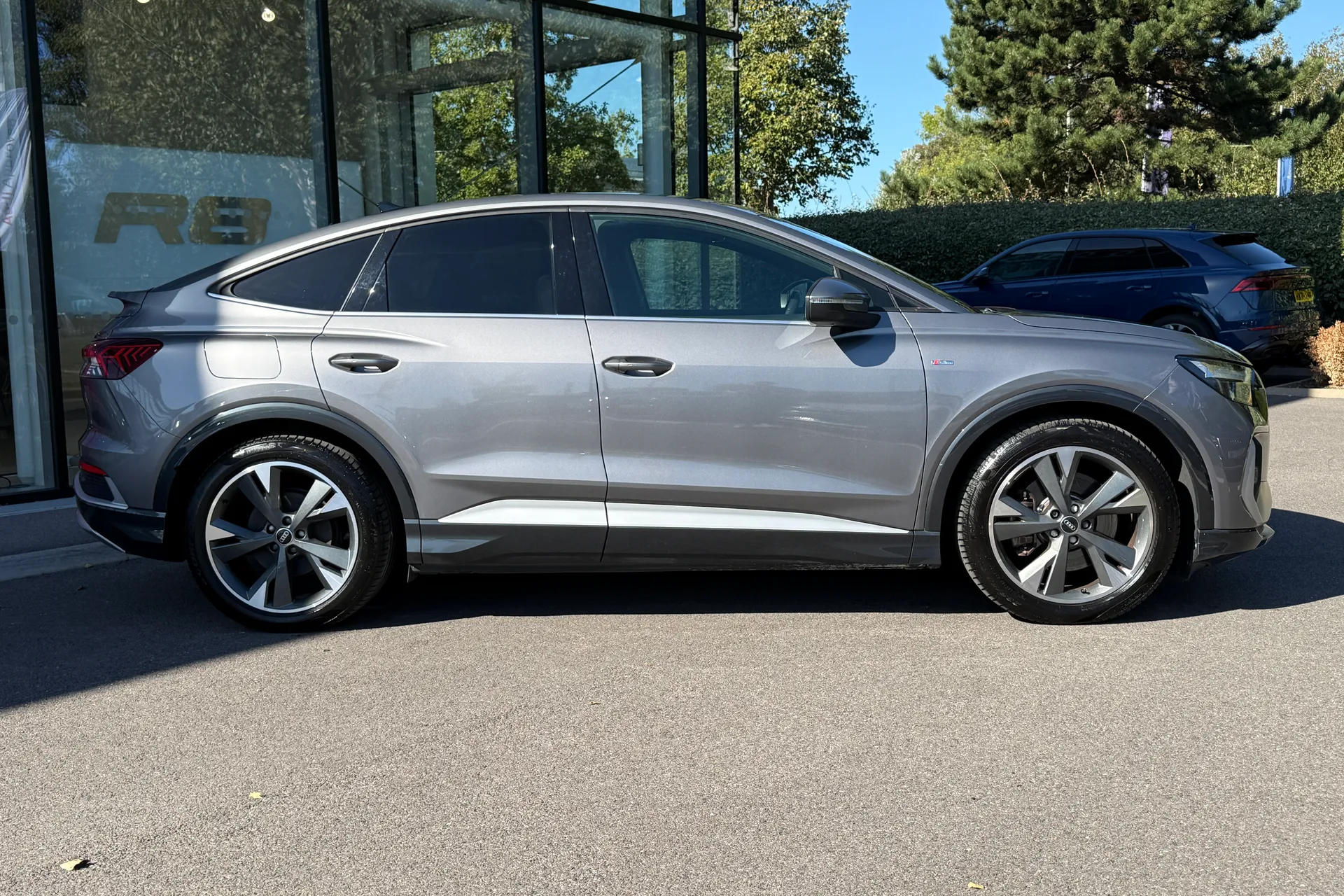 Audi Q4 thumbnail image number 2