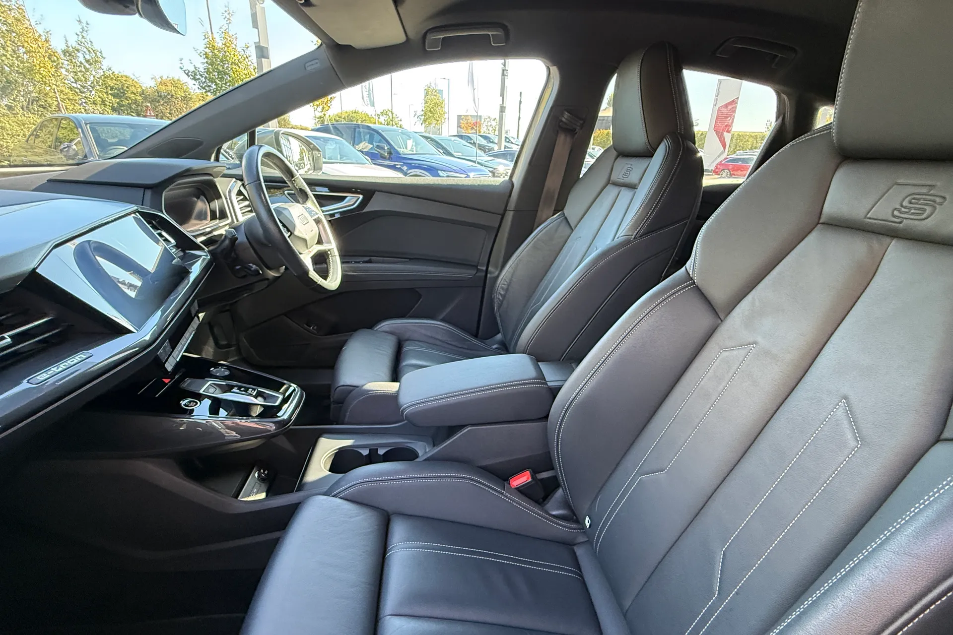 Audi Q4 thumbnail image number 29