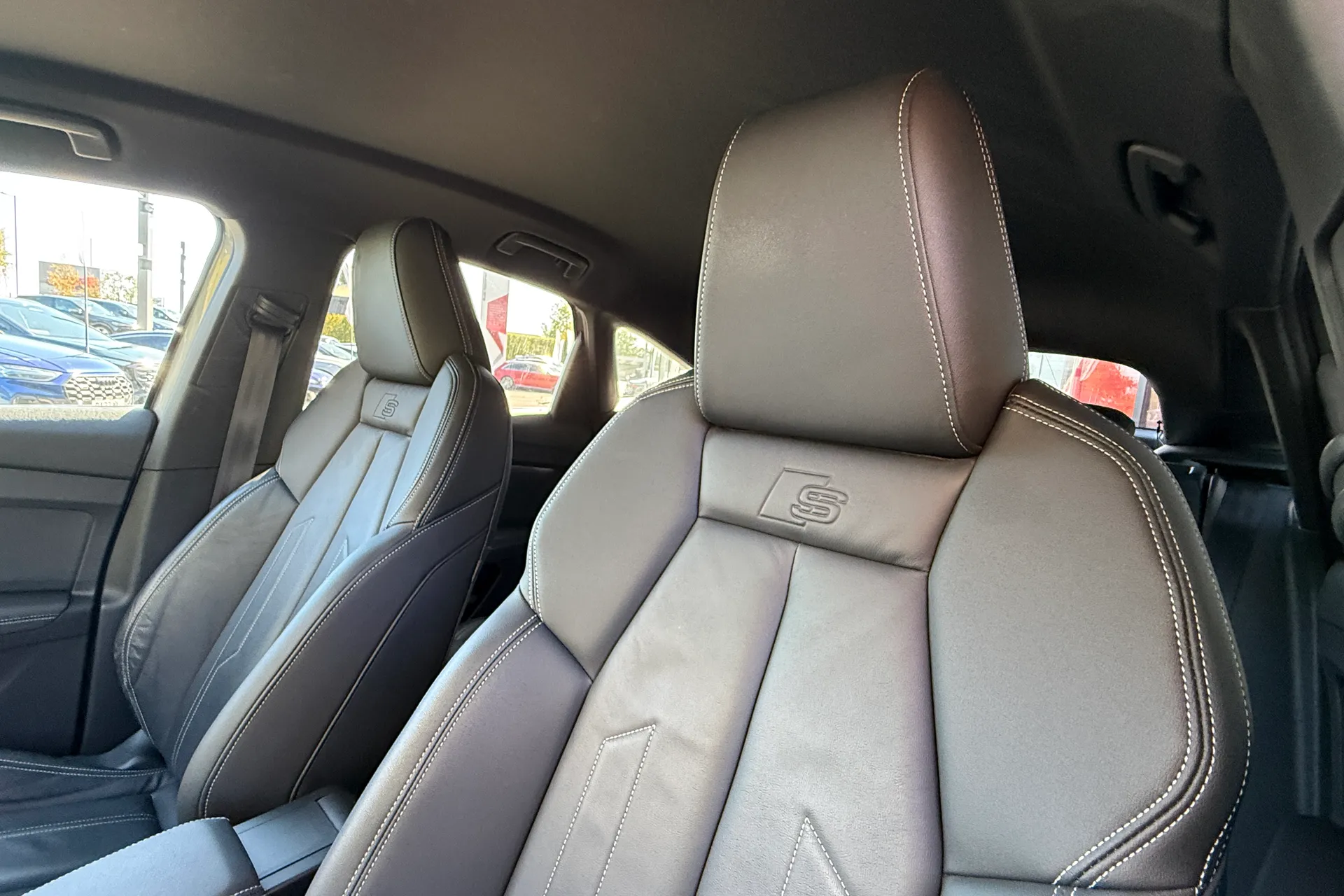 Audi Q4 thumbnail image number 31