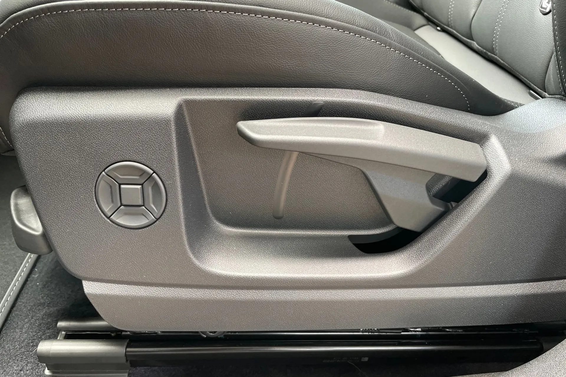 Audi Q5 thumbnail image number 28