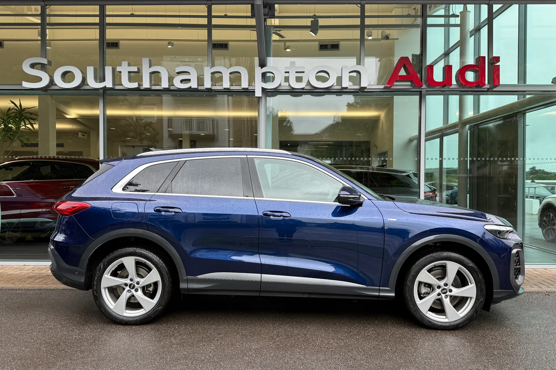 Audi Q5 thumbnail image number 2