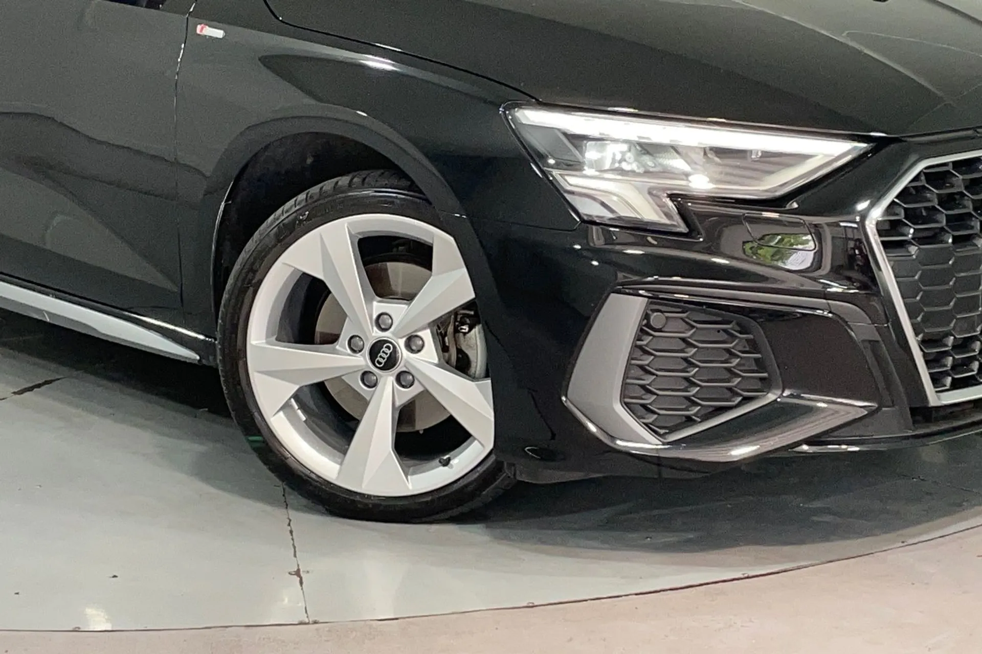 Audi A3 thumbnail image number 9