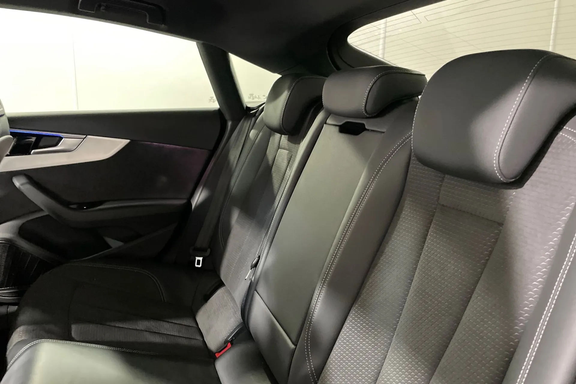 Audi A5 thumbnail image number 32