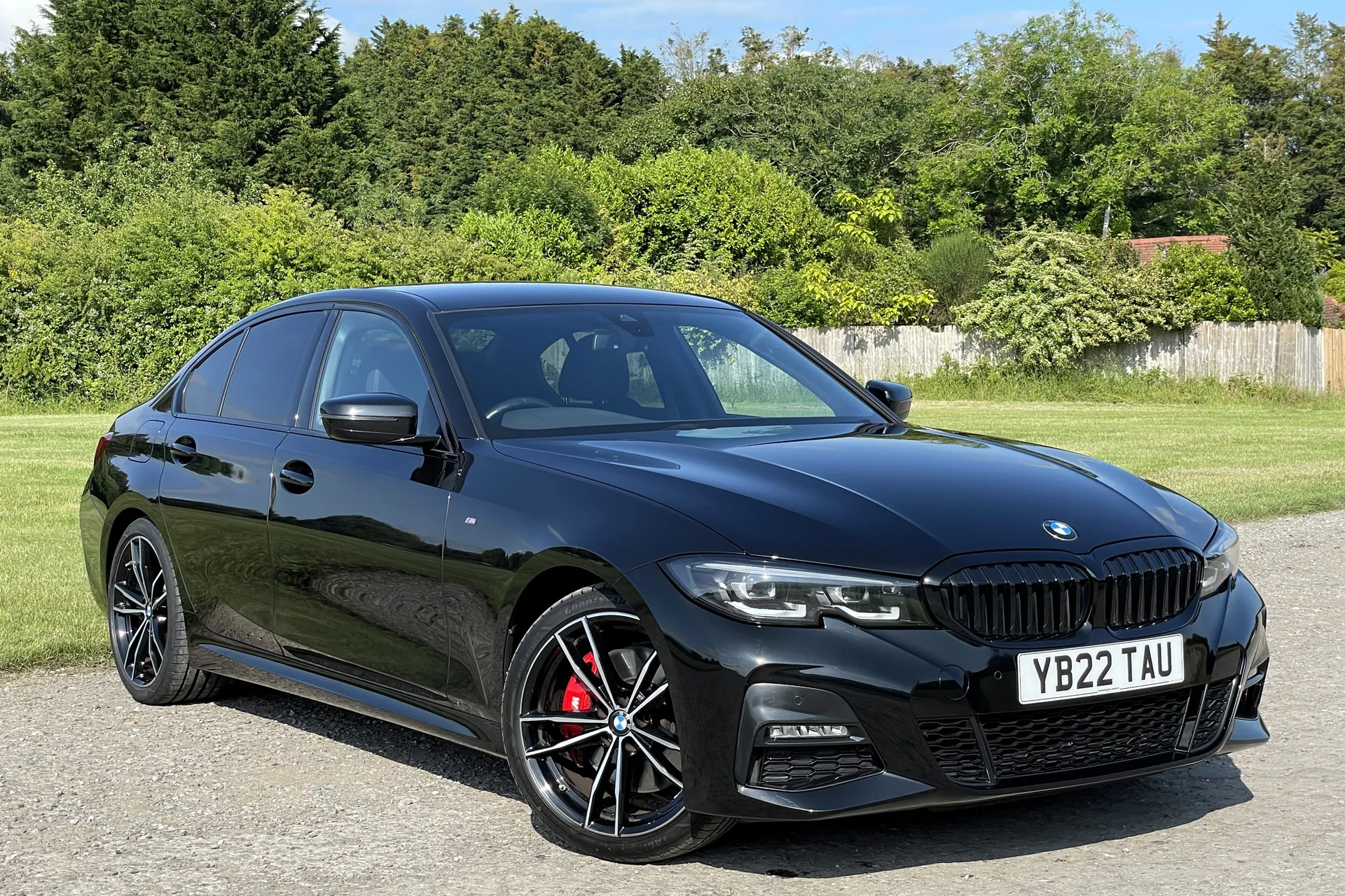 BMW 3 SERIES focused image