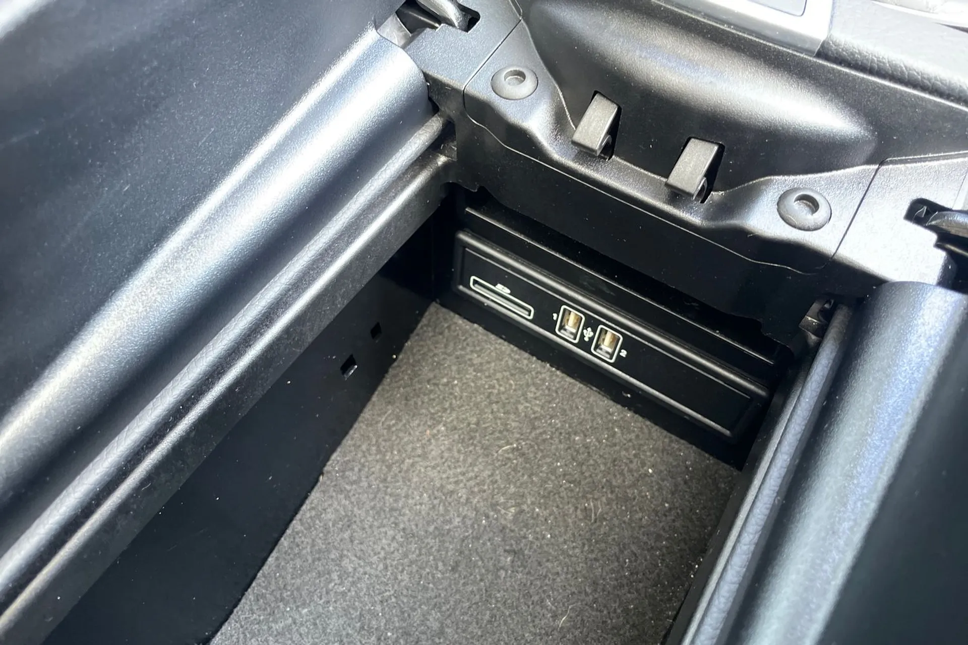 MERCEDES-BENZ E CLASS thumbnail image number 44