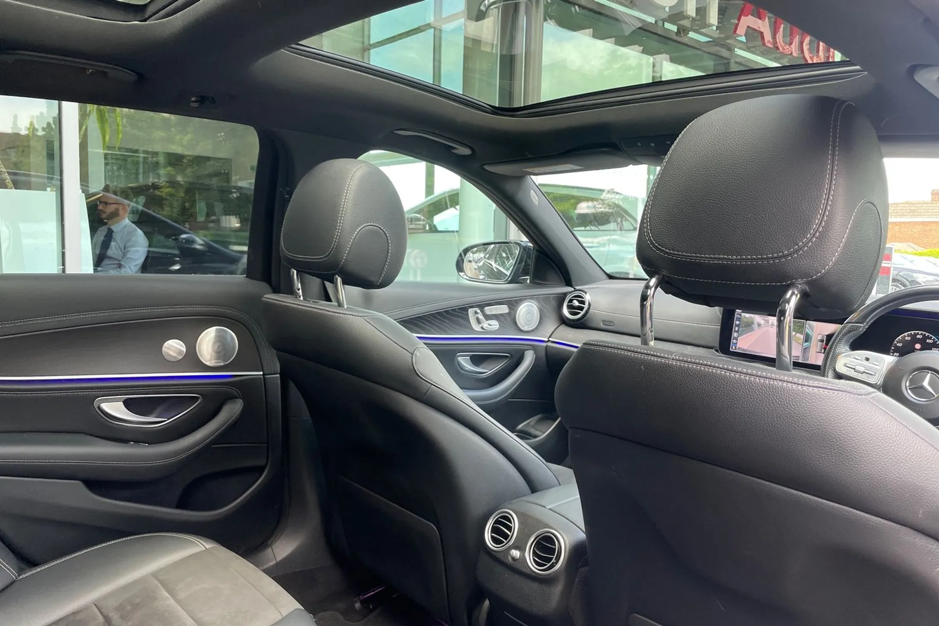 MERCEDES-BENZ E CLASS thumbnail image number 25