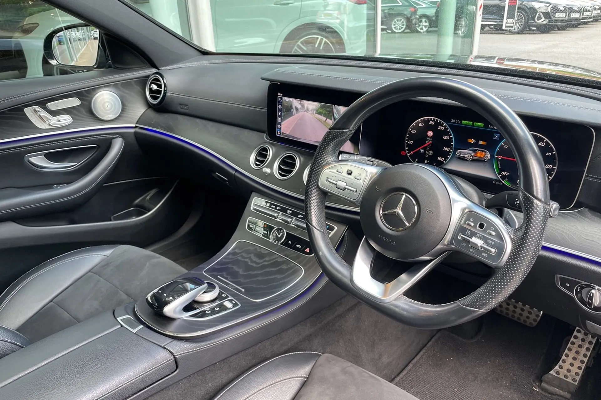 MERCEDES-BENZ E CLASS thumbnail image number 9