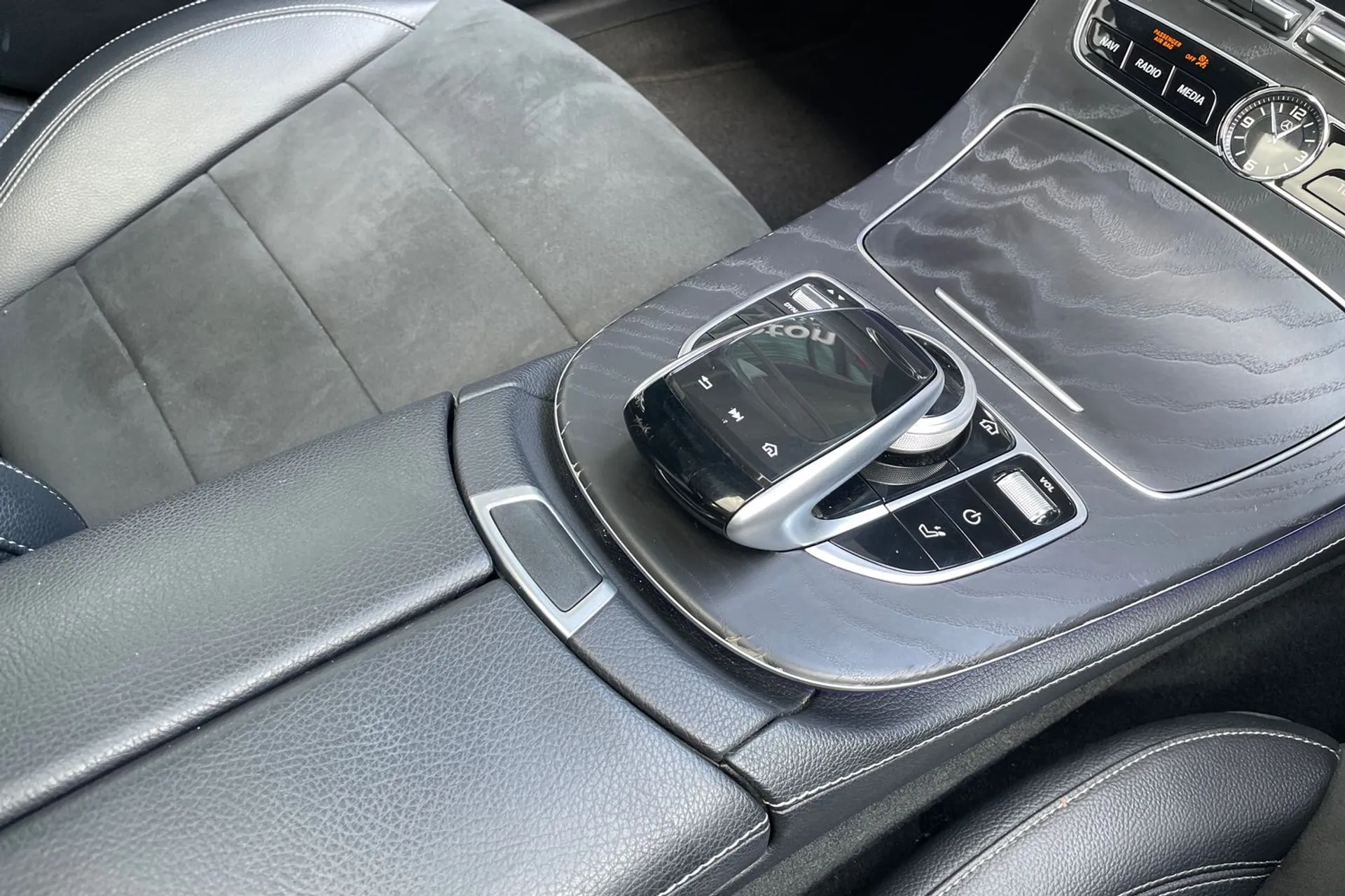 MERCEDES-BENZ E CLASS thumbnail image number 40