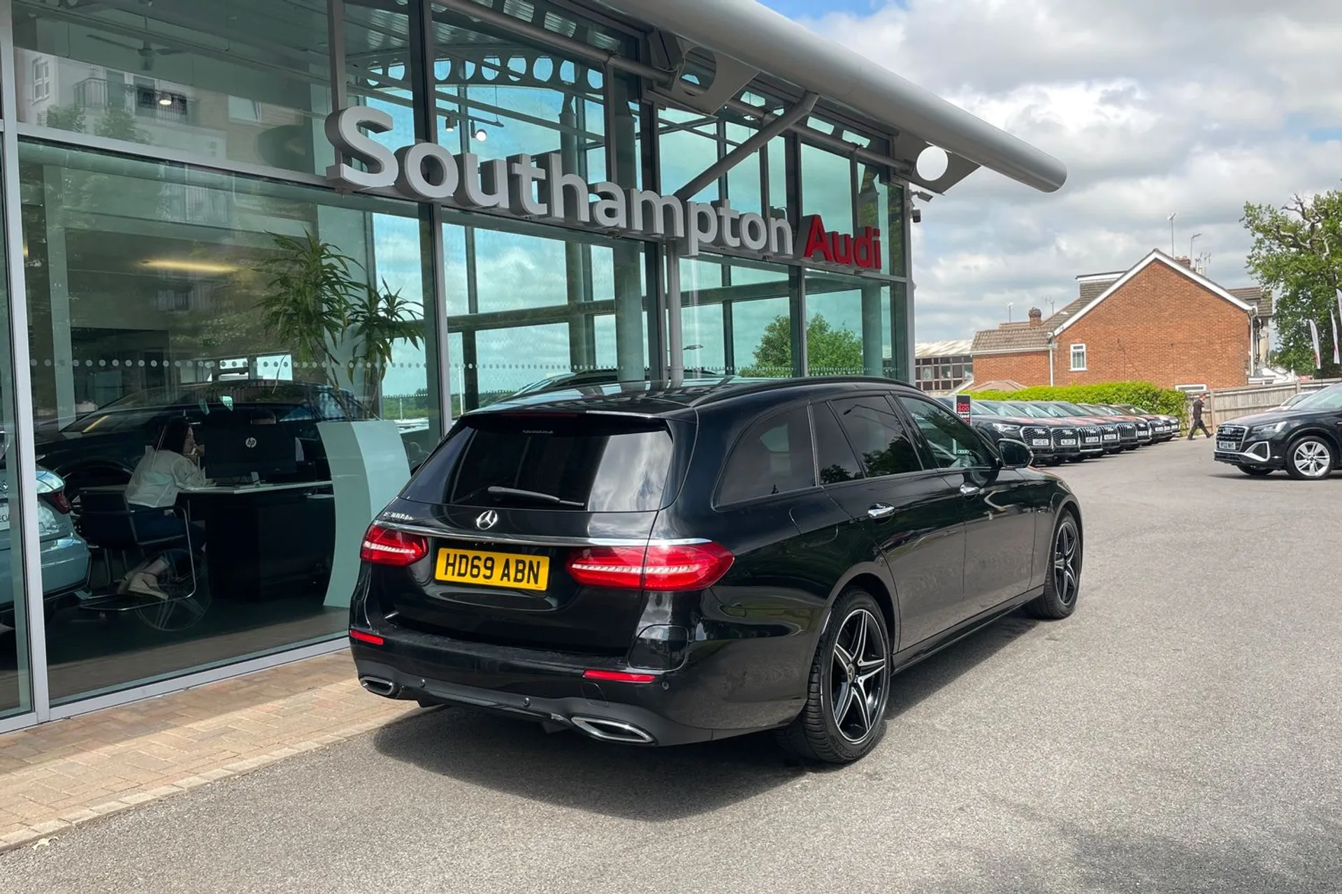 MERCEDES-BENZ E CLASS thumbnail image number 11