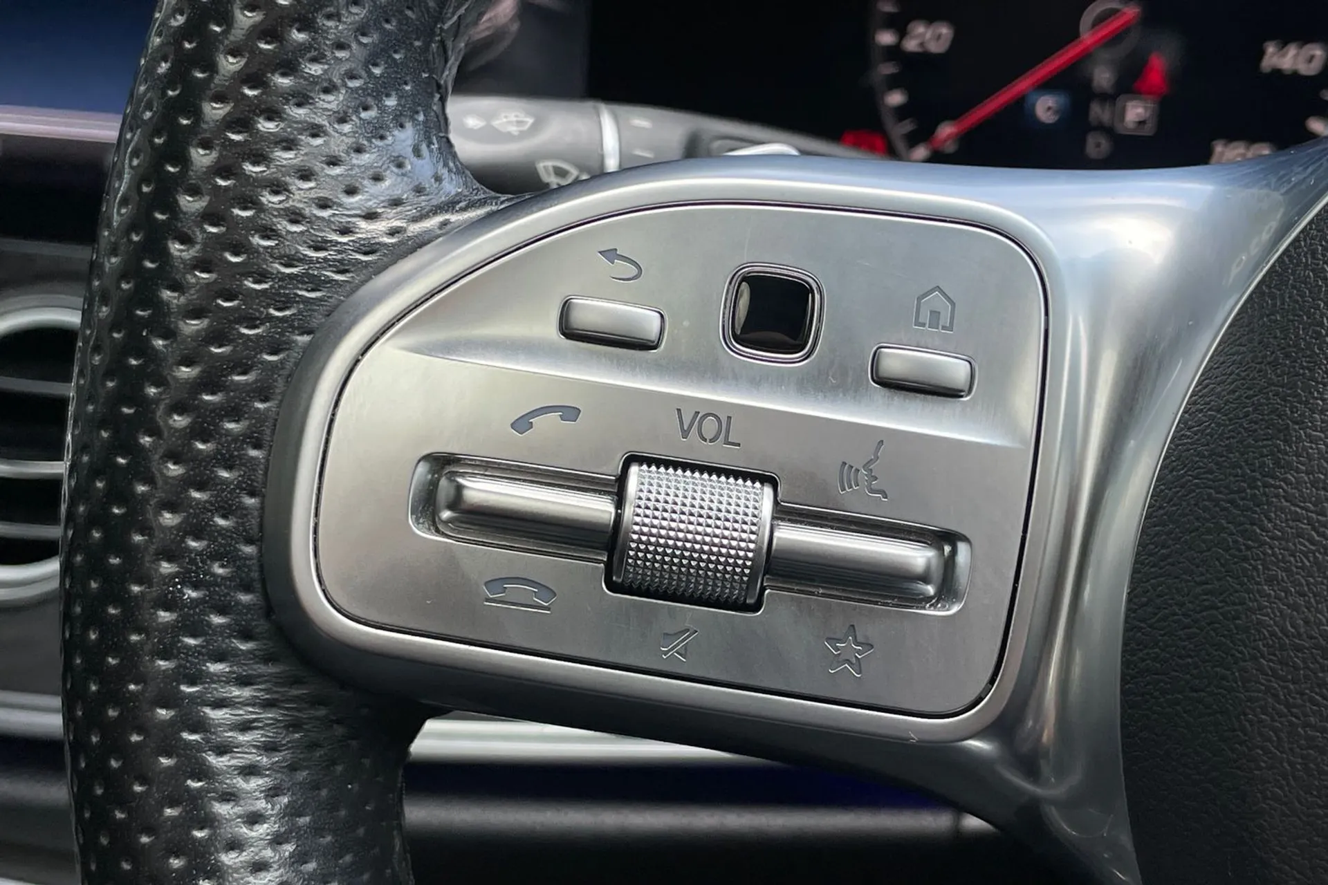 MERCEDES-BENZ E CLASS thumbnail image number 35