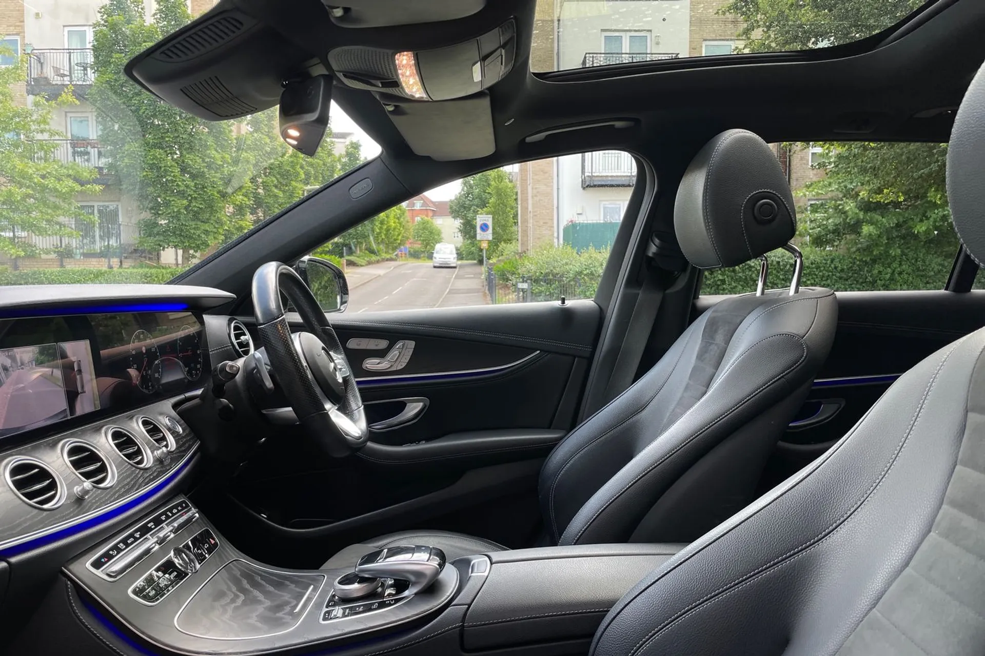 MERCEDES-BENZ E CLASS thumbnail image number 28