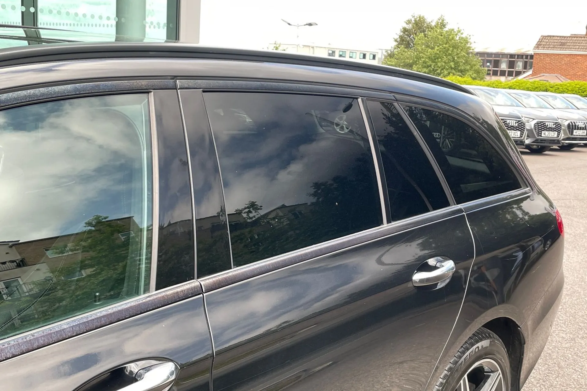 MERCEDES-BENZ E CLASS thumbnail image number 16