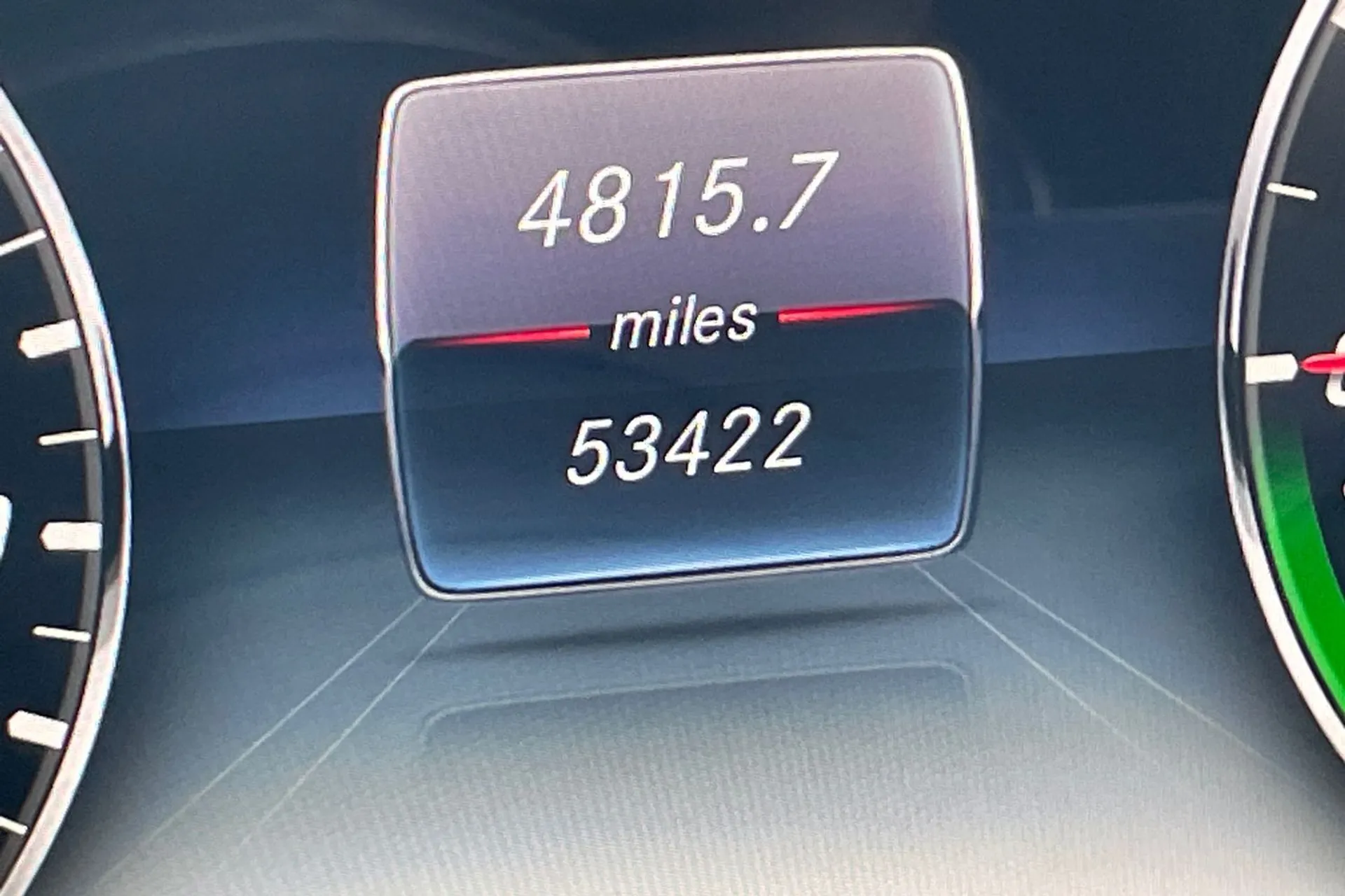 MERCEDES-BENZ E CLASS thumbnail image number 41