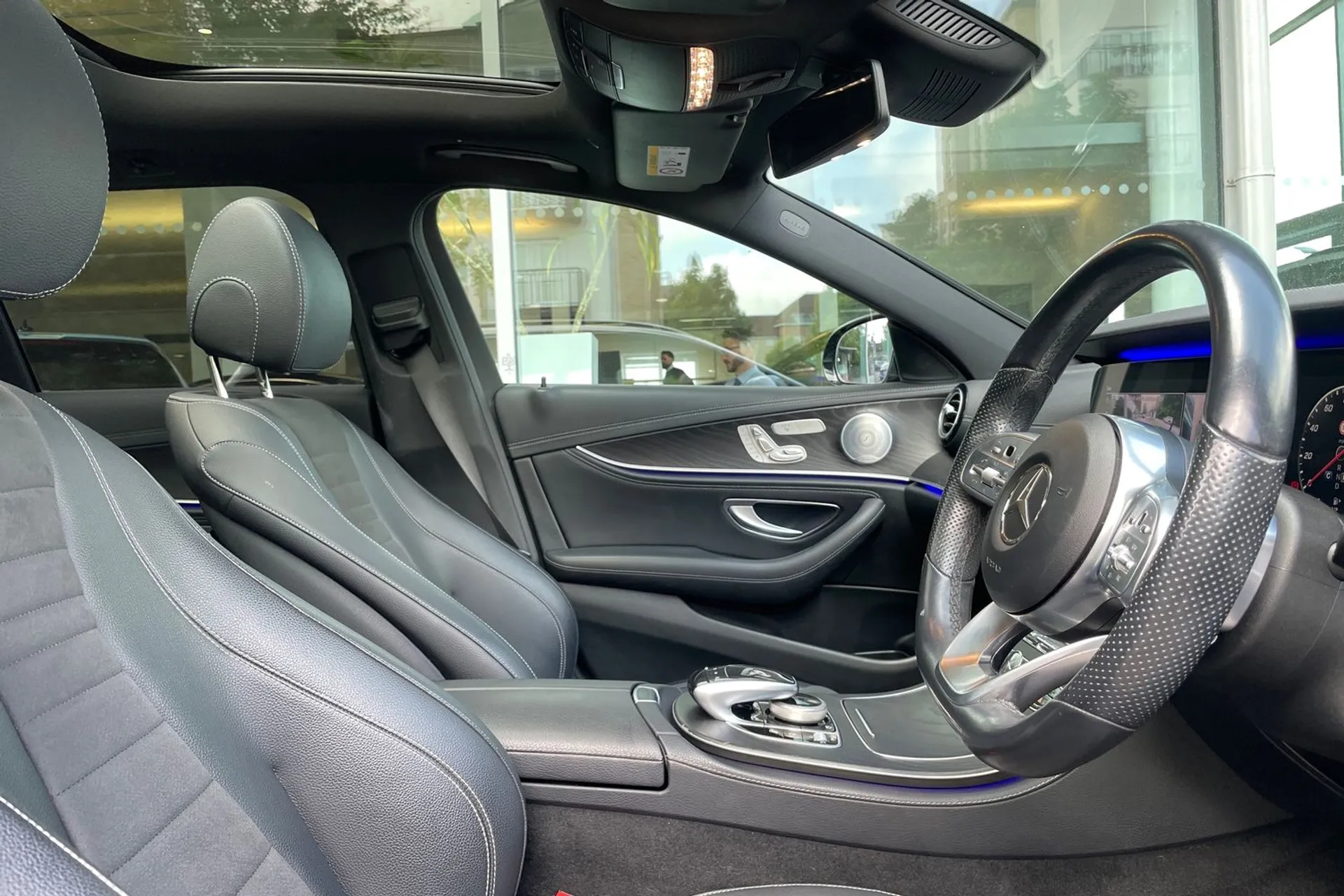 MERCEDES-BENZ E CLASS thumbnail image number 27