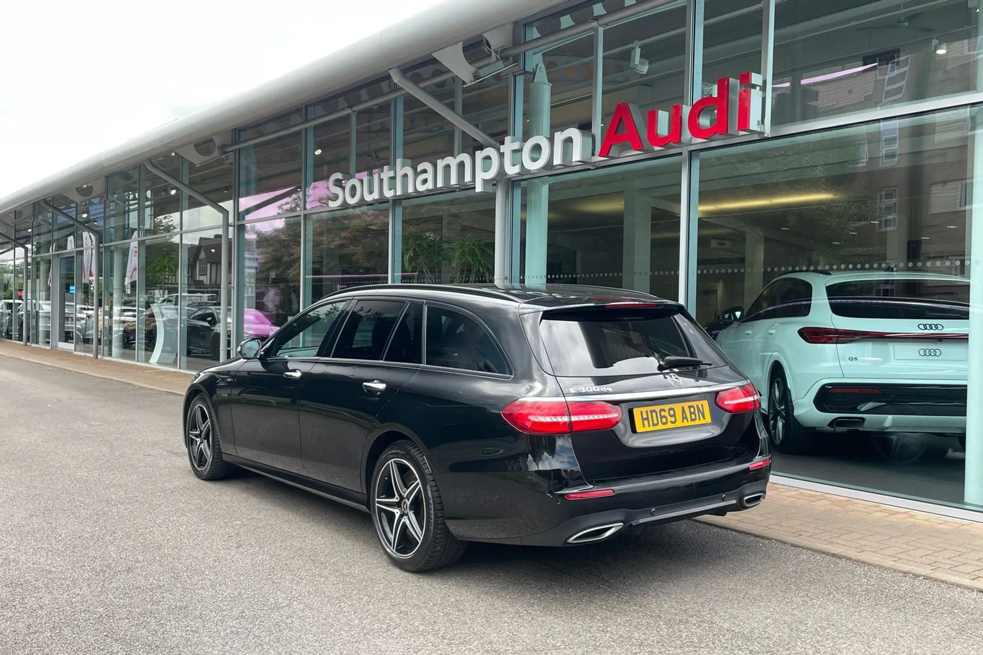 MERCEDES-BENZ E CLASS thumbnail image number 7