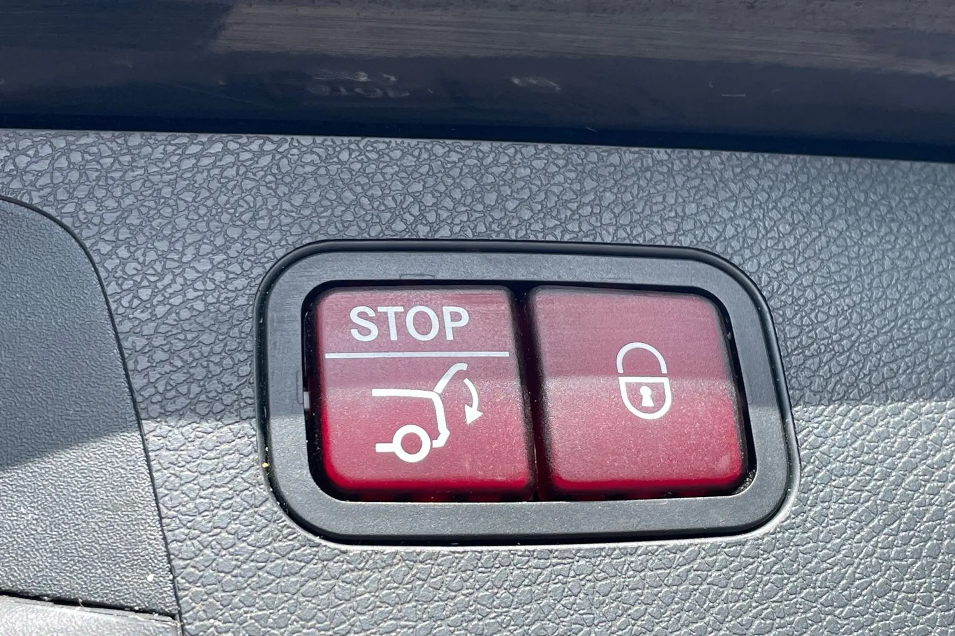 MERCEDES-BENZ E CLASS thumbnail image number 22