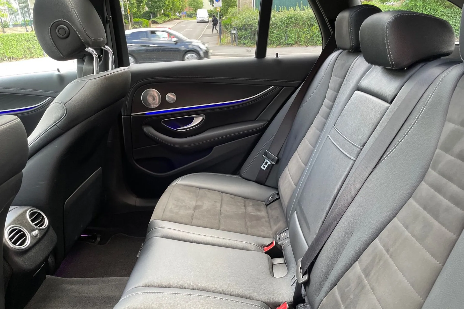 MERCEDES-BENZ E CLASS thumbnail image number 29