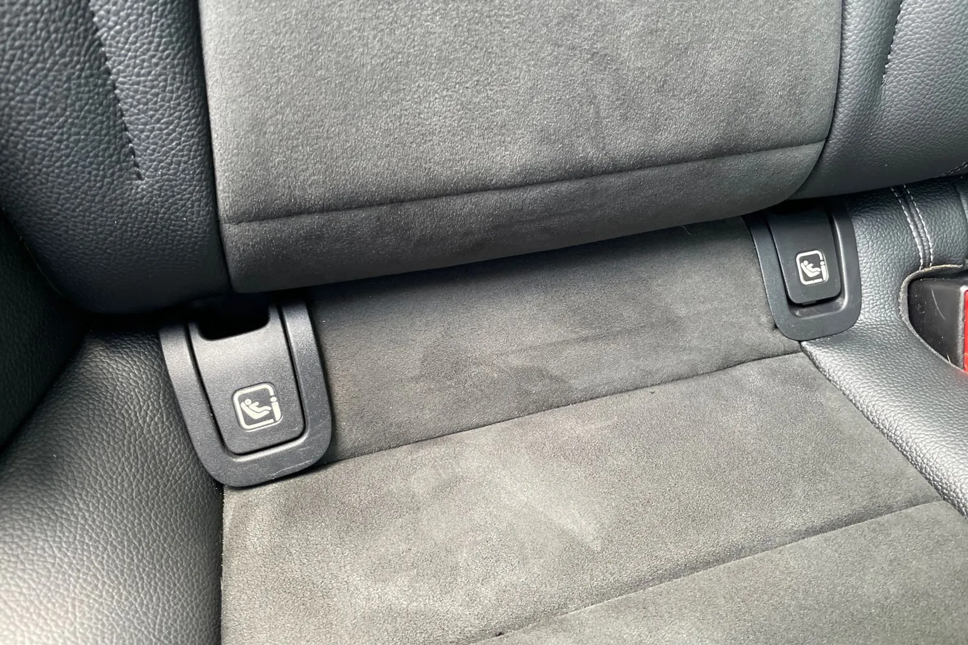 MERCEDES-BENZ E CLASS thumbnail image number 24