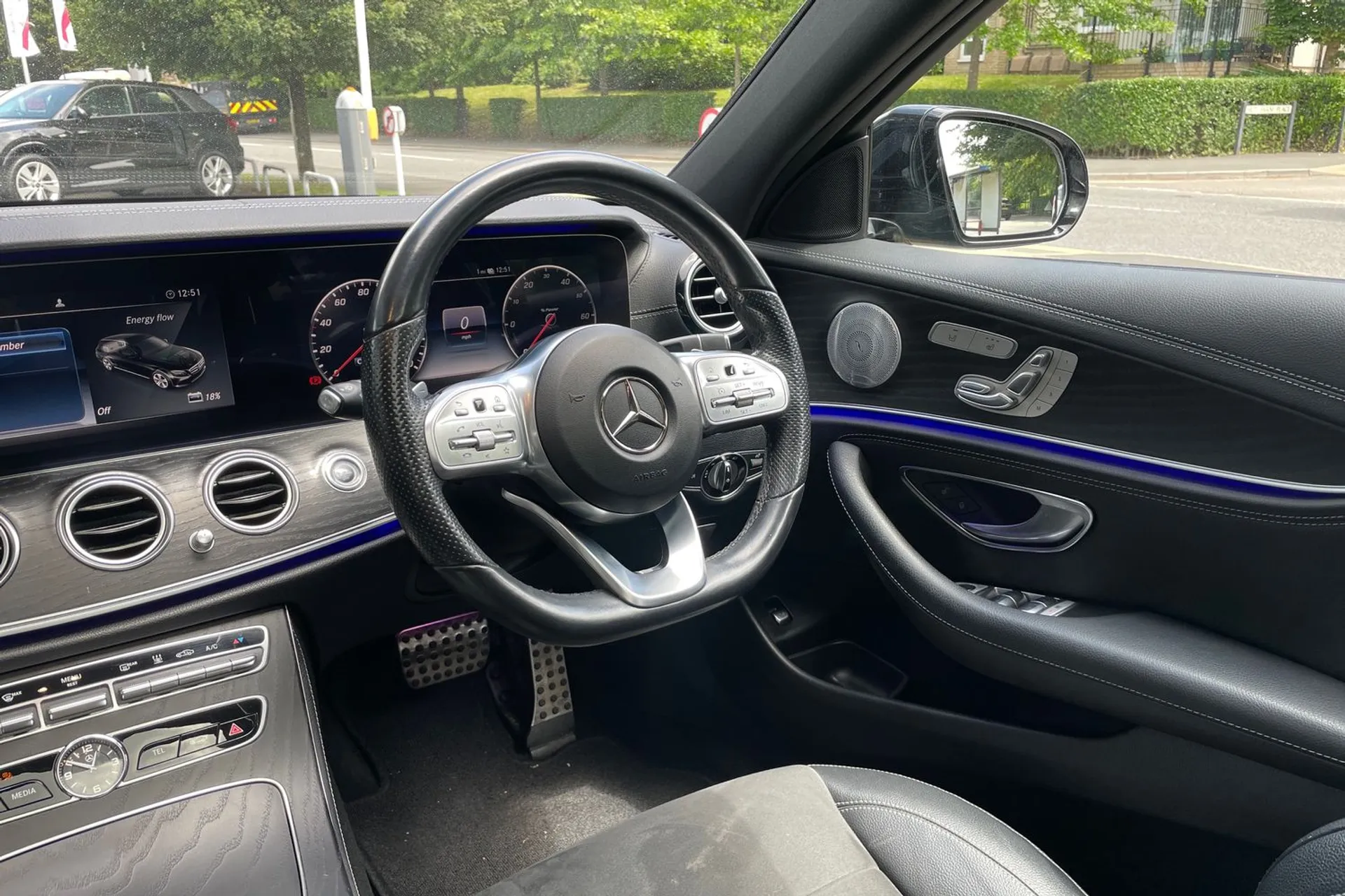 MERCEDES-BENZ E CLASS thumbnail image number 32