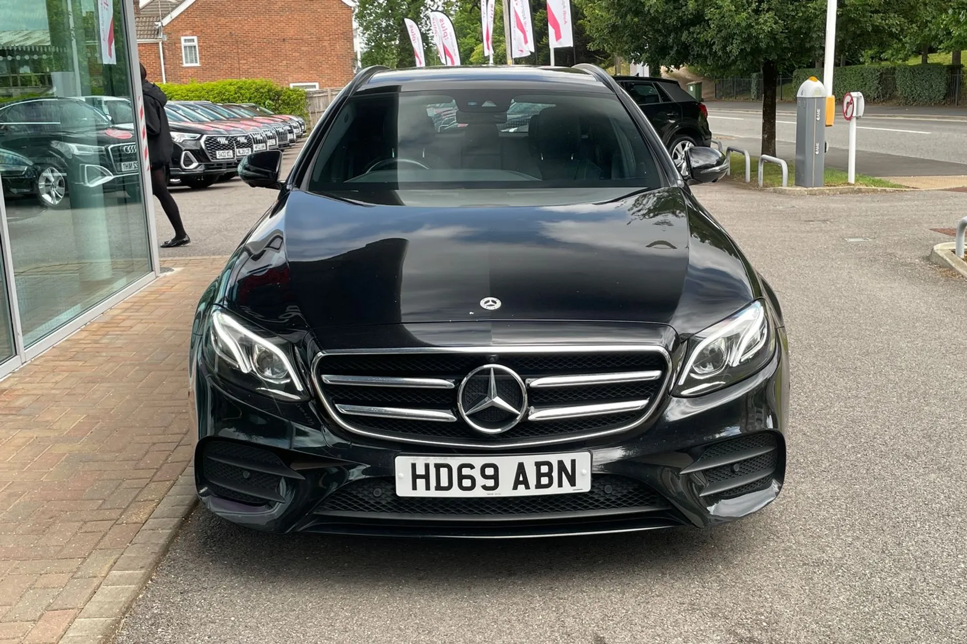MERCEDES-BENZ E CLASS thumbnail image number 11