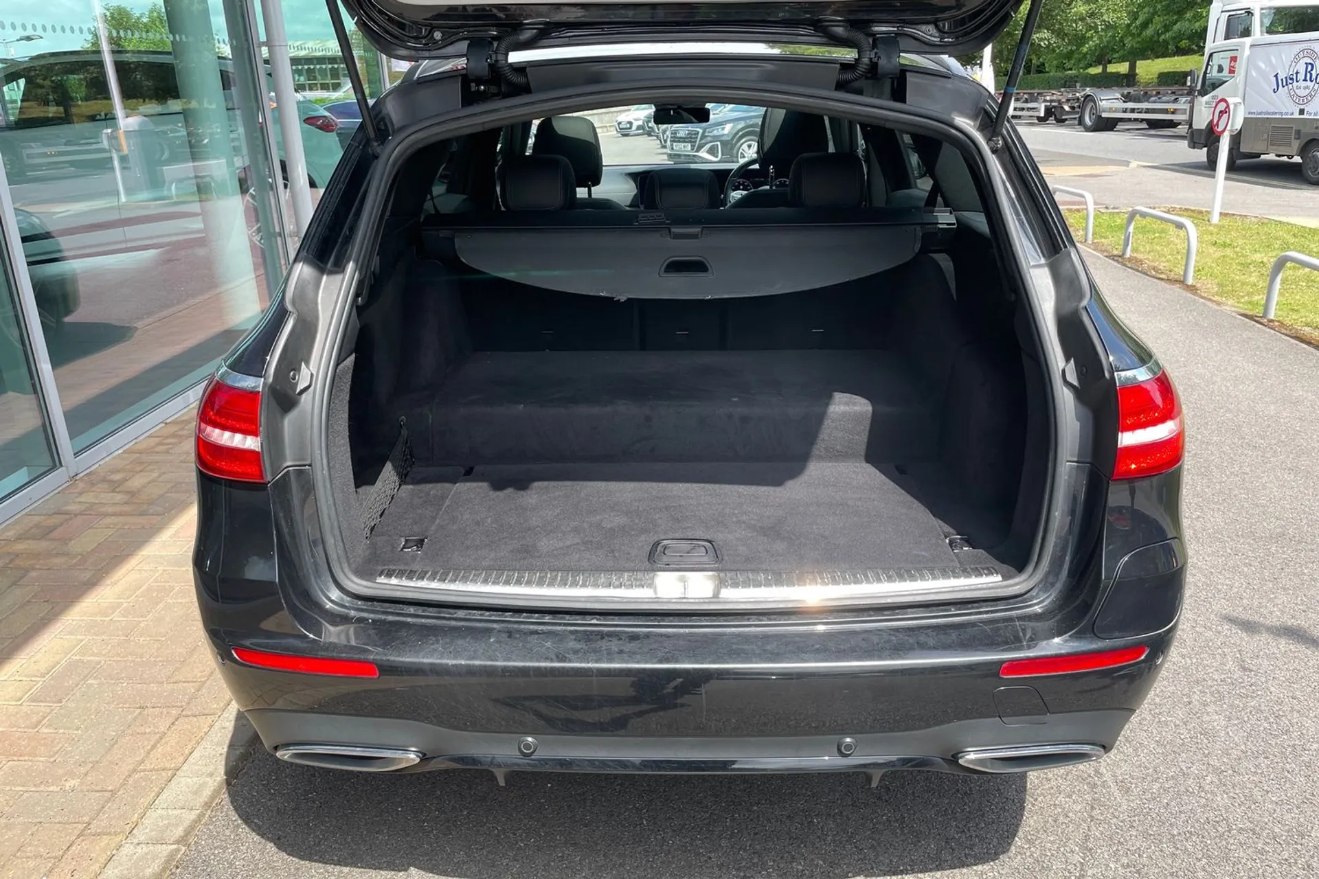 MERCEDES-BENZ E CLASS thumbnail image number 19